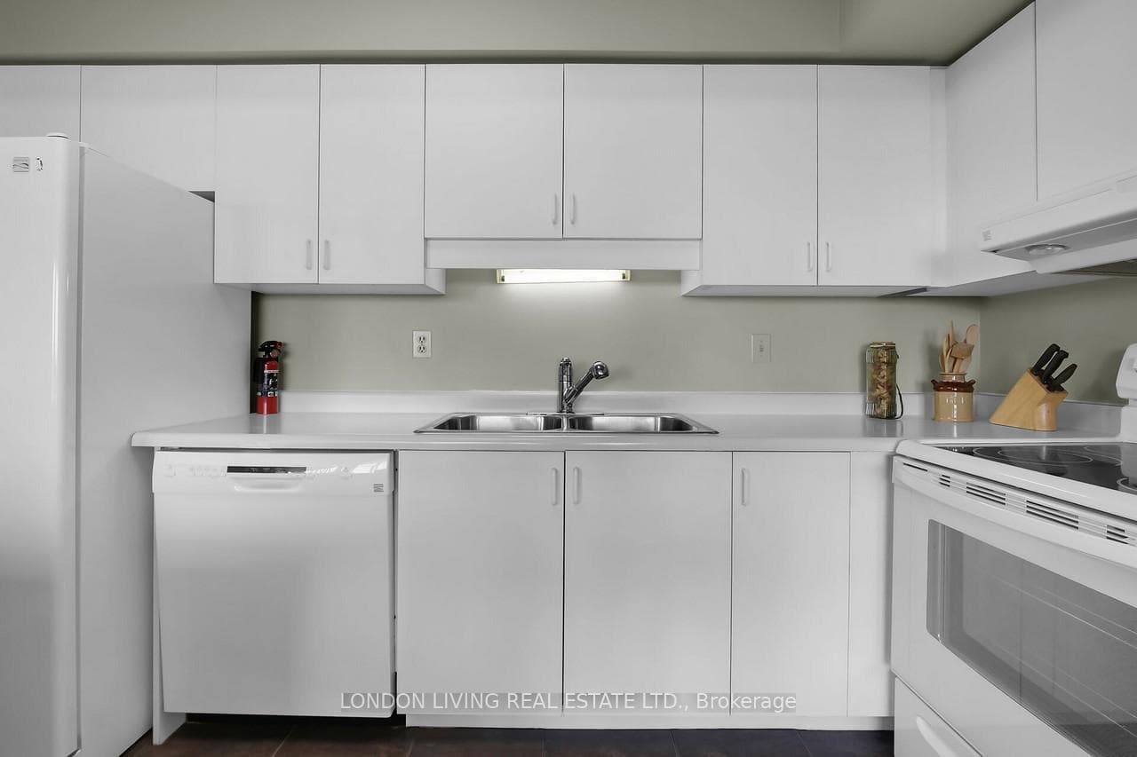 744 Wonderland Road Unit 805 photo 8