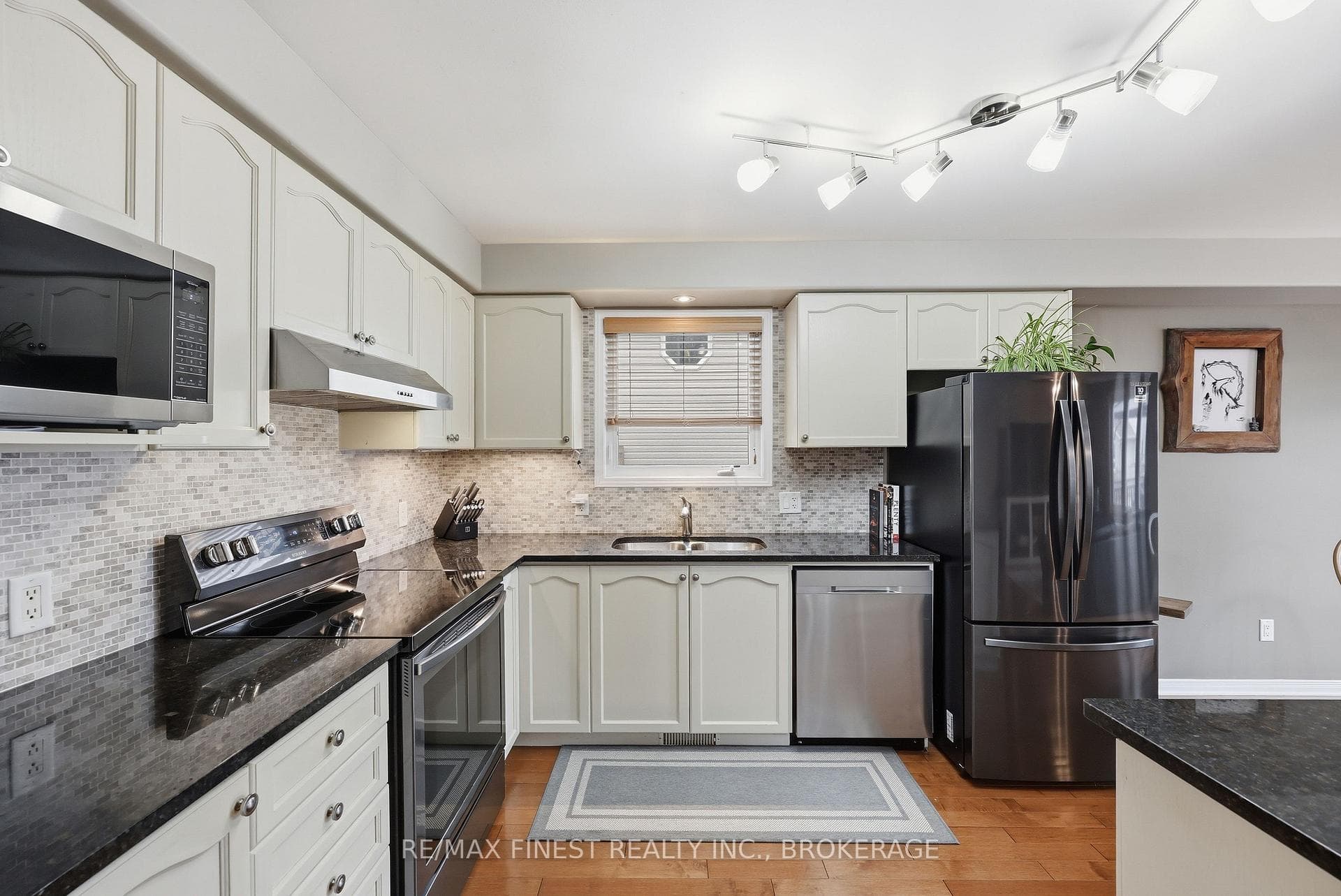 1466 Adams Avenue photo 19