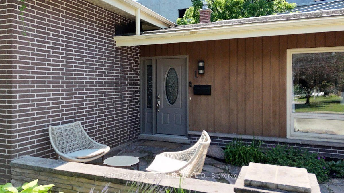 1 Ottaway Avenue photo 2