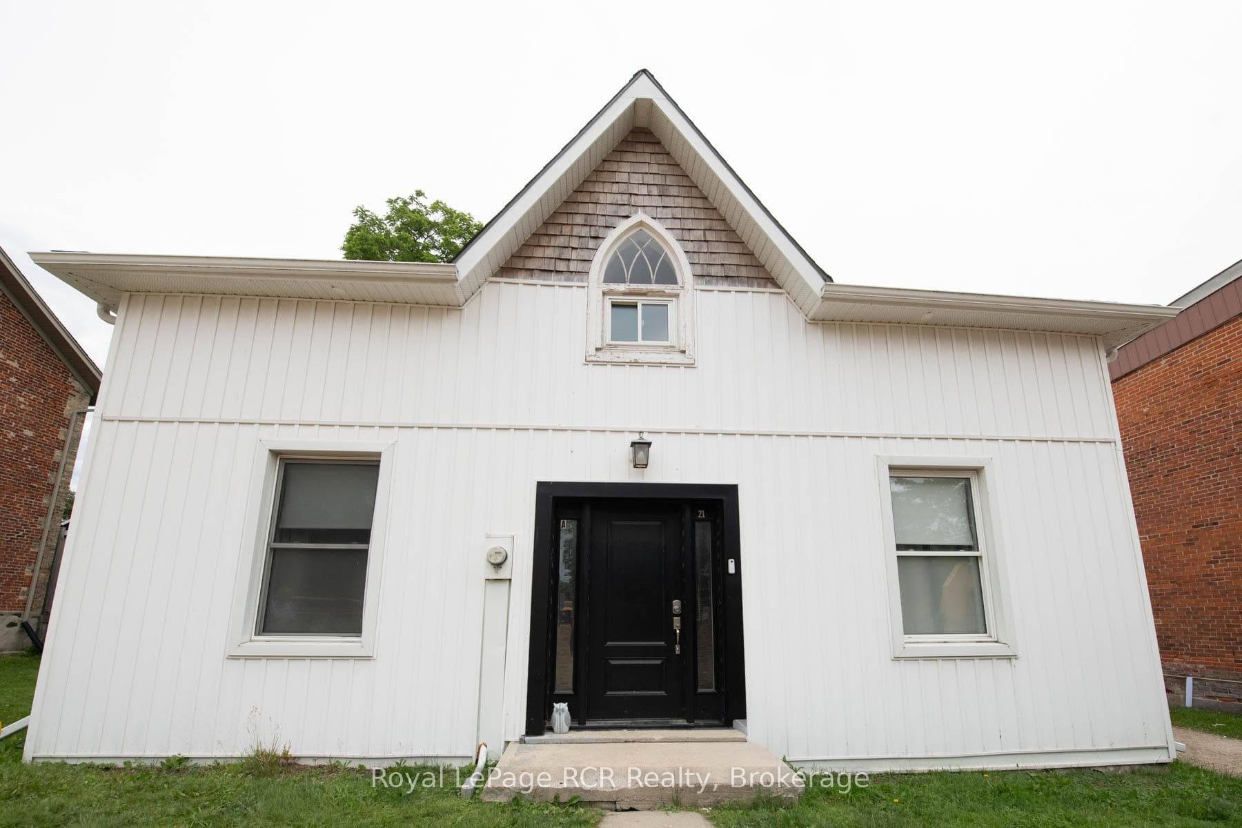 21 ARTHUR STREET WEST Street Unit A & B & C photo 2