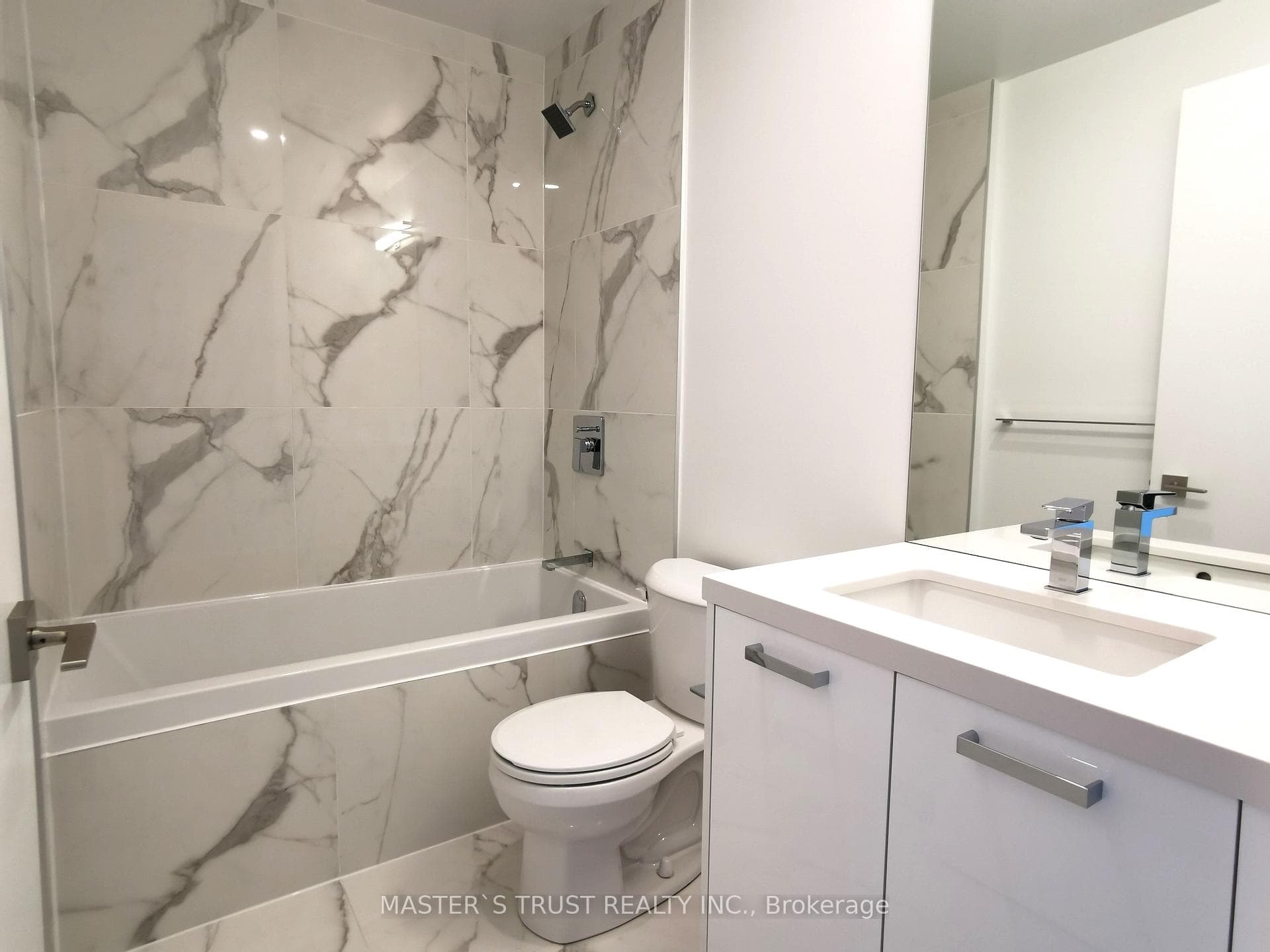 195 McCaul Street Unit 1102 photo 5