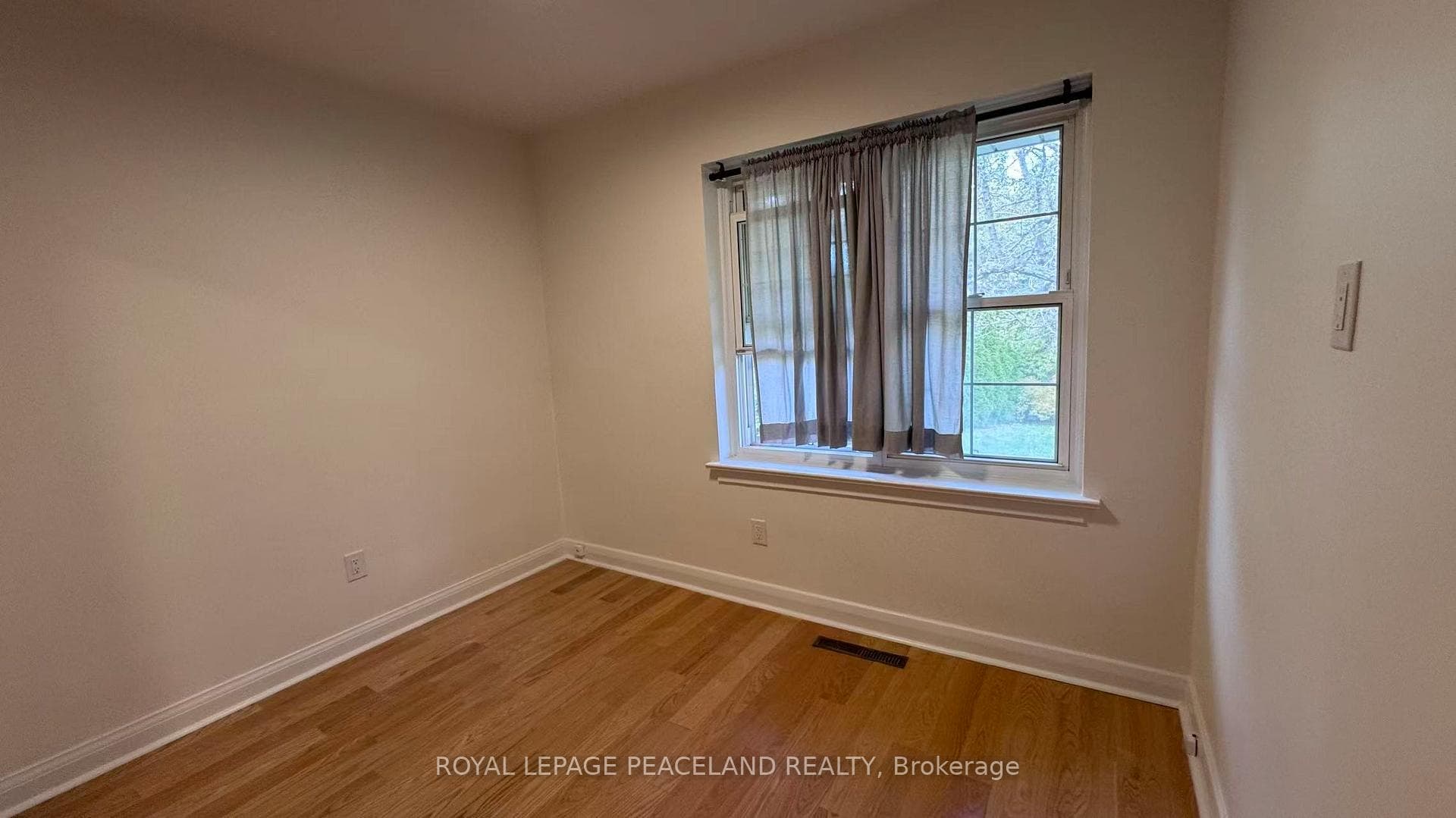 66 Paperbirch Drive Unit Upper photo 10