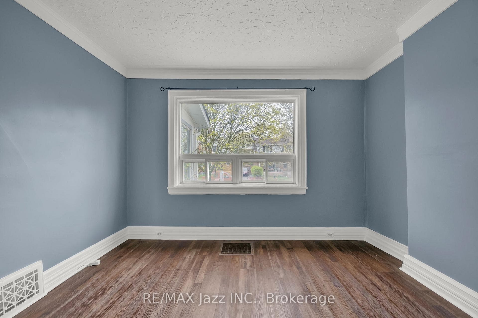 636 Carnegie Avenue photo 6