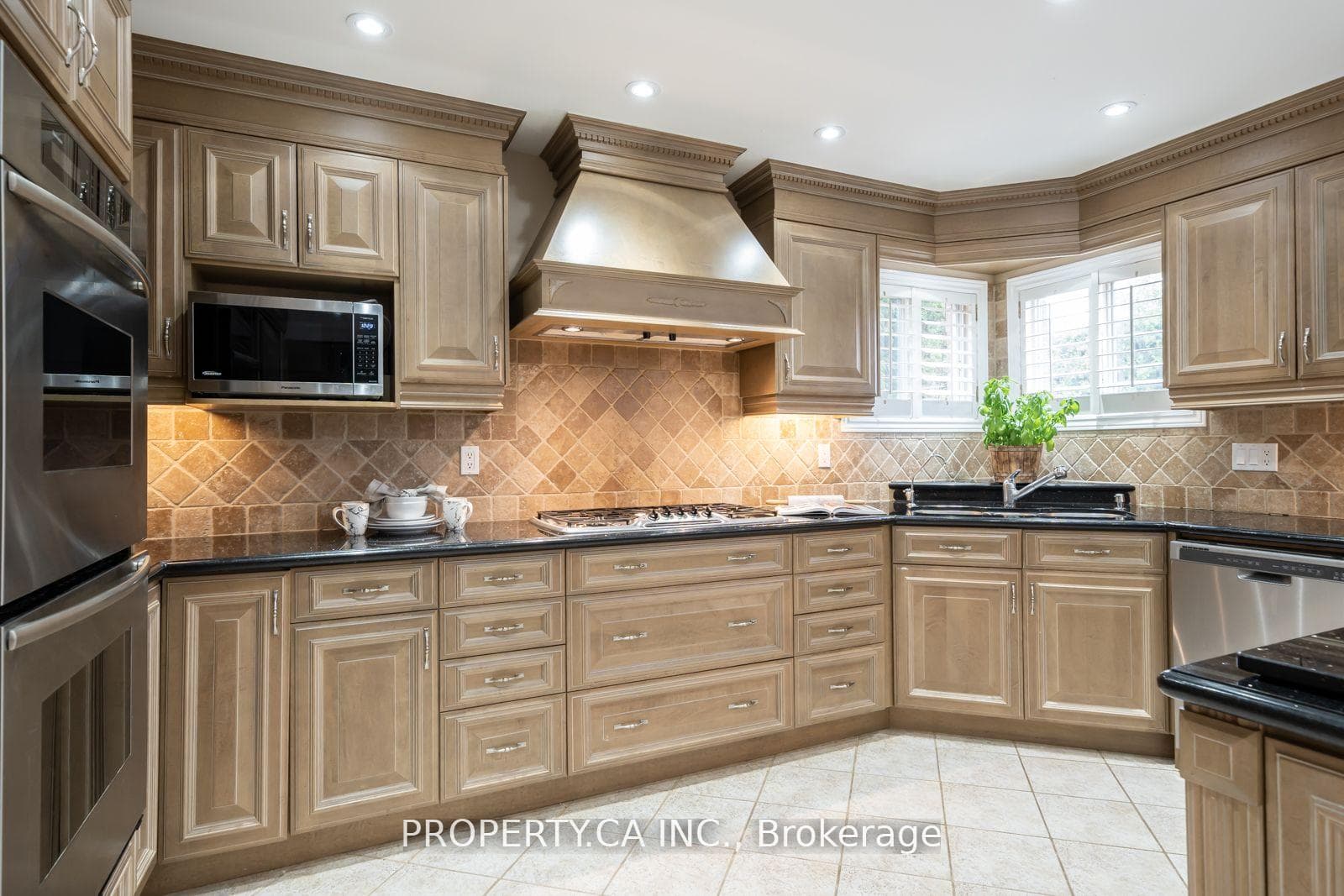 204 Beverley Glen Boulevard photo 12