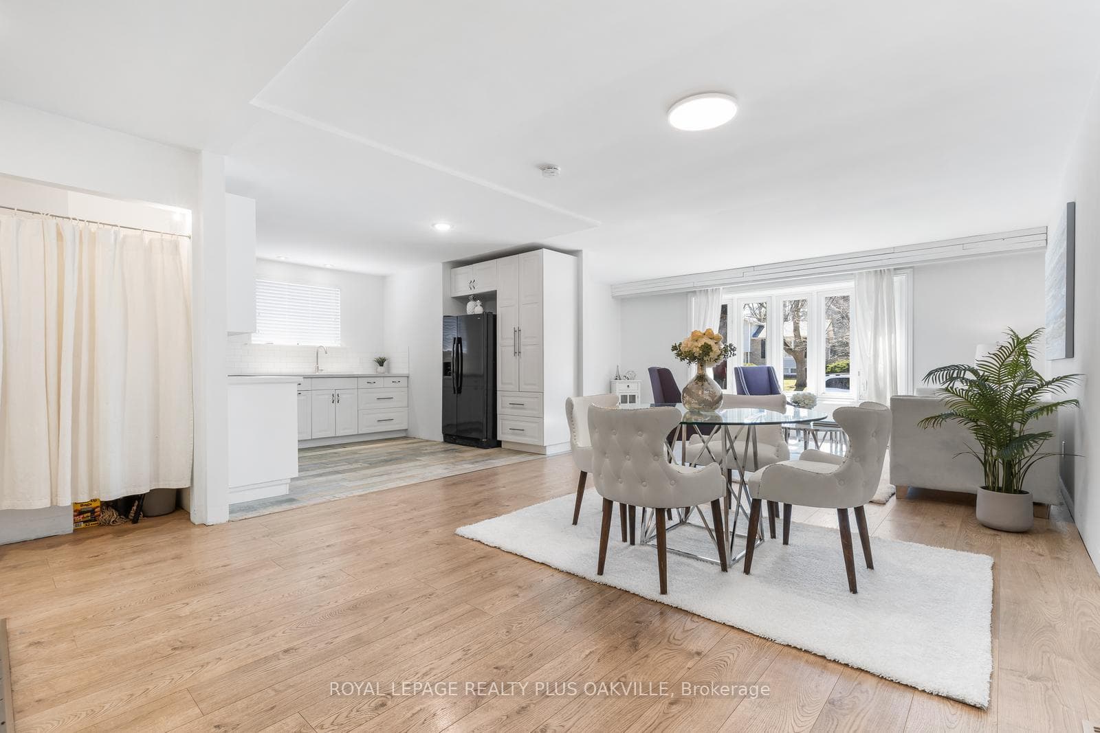 View towards kitchen
