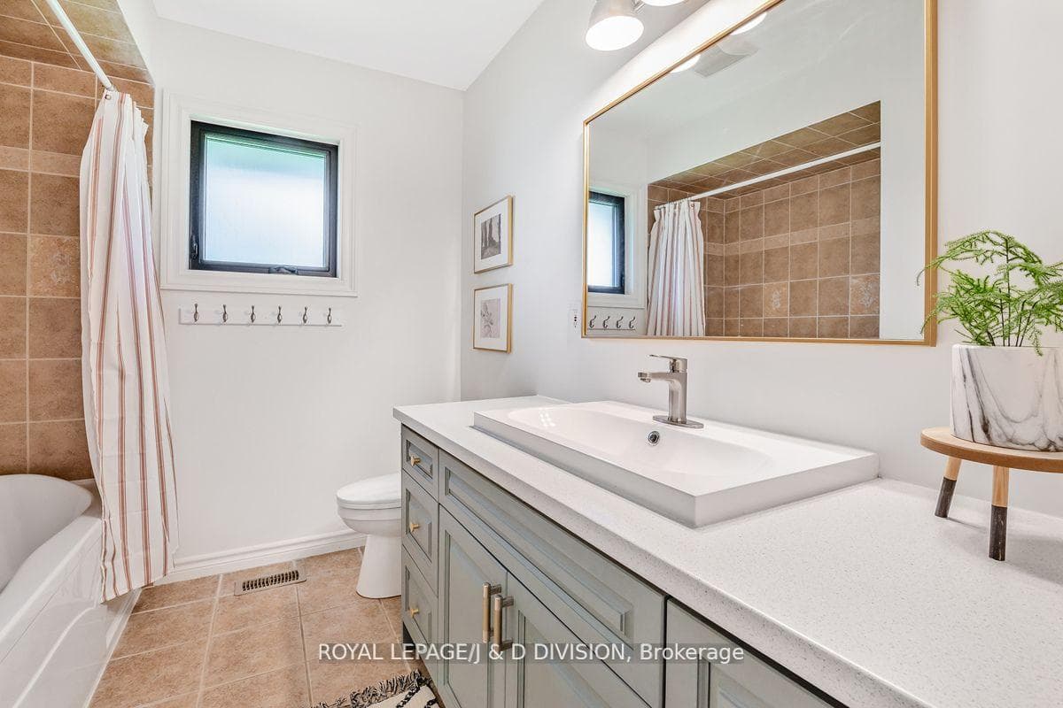 32 Willow Crescent photo 24