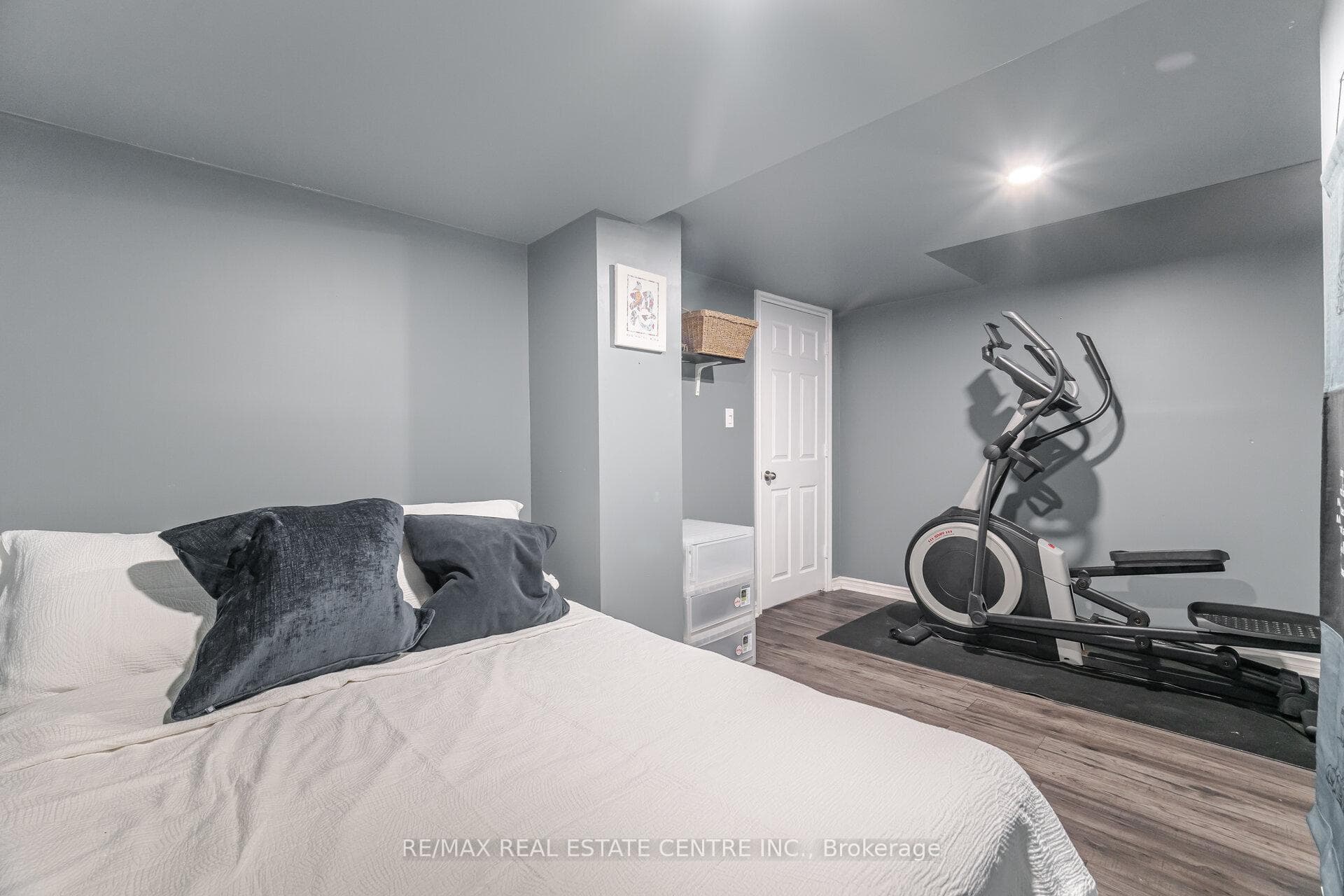 1046 Costigan Road photo 41