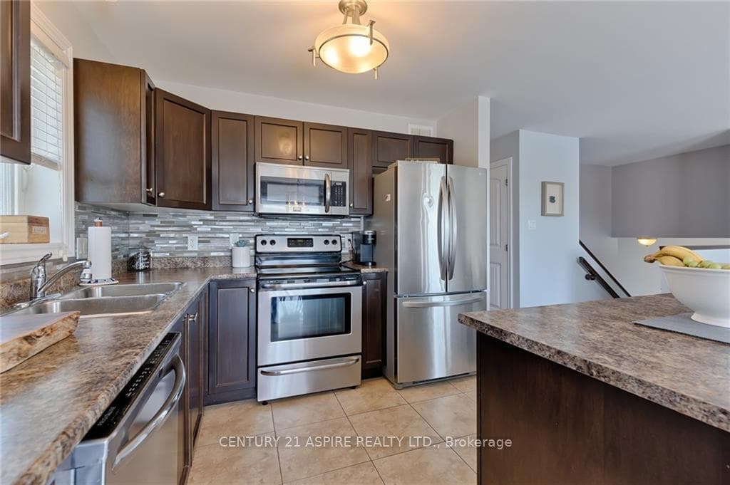30 GREENVALE Crescent photo 7