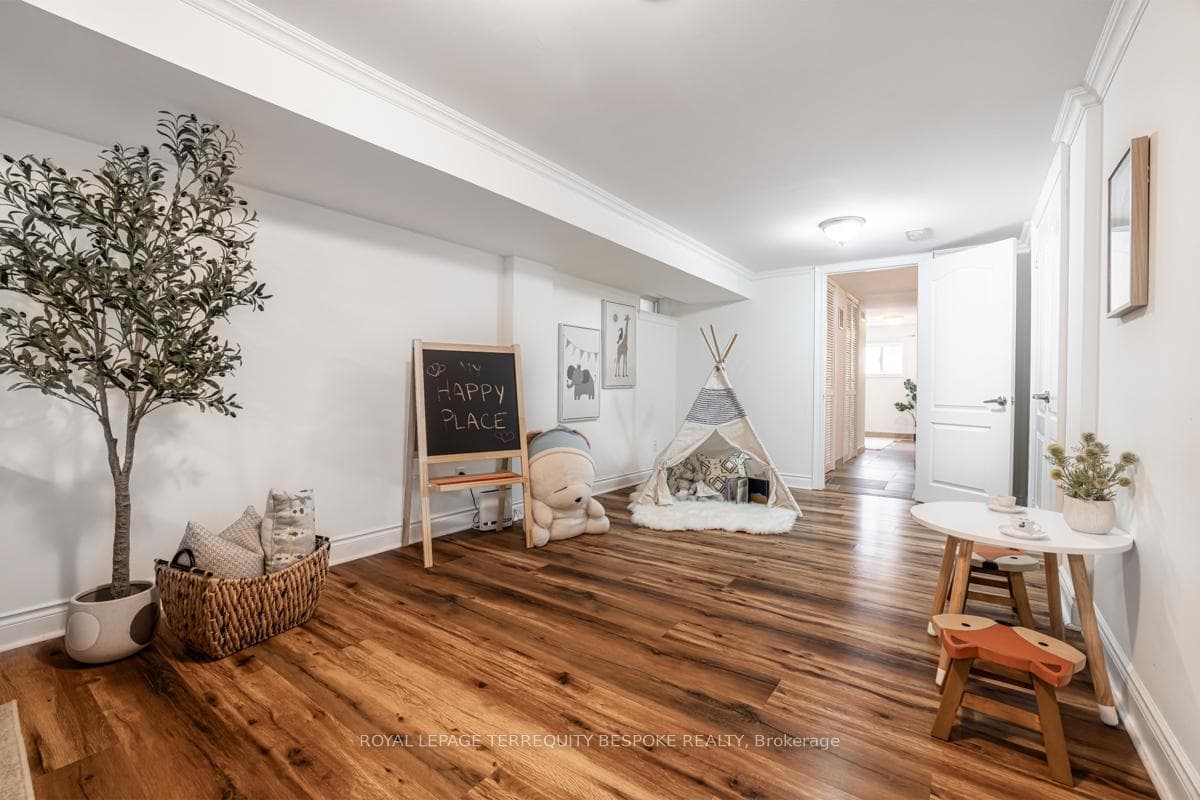241 Mcroberts Avenue photo 13