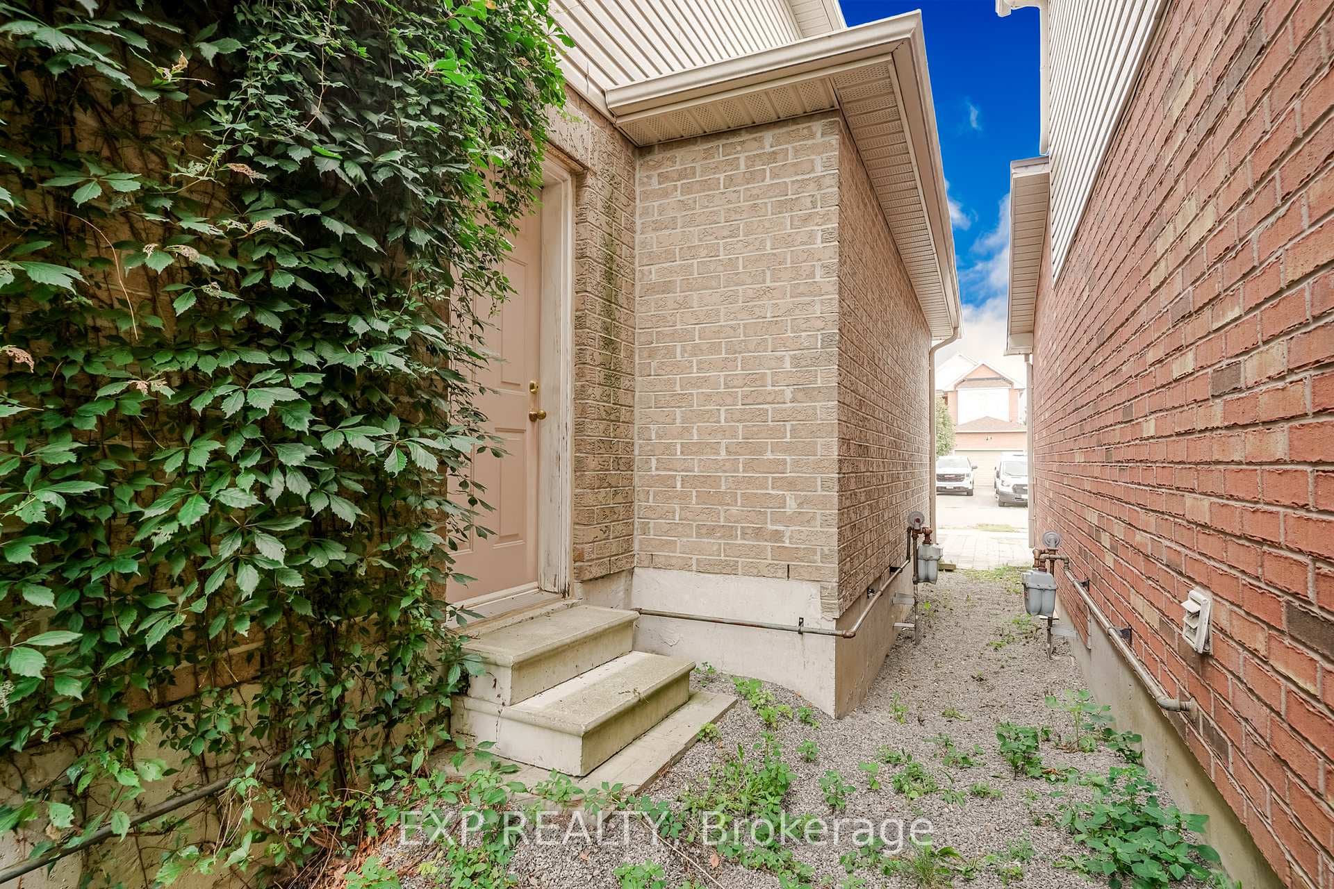 75 Hutton Place photo 43