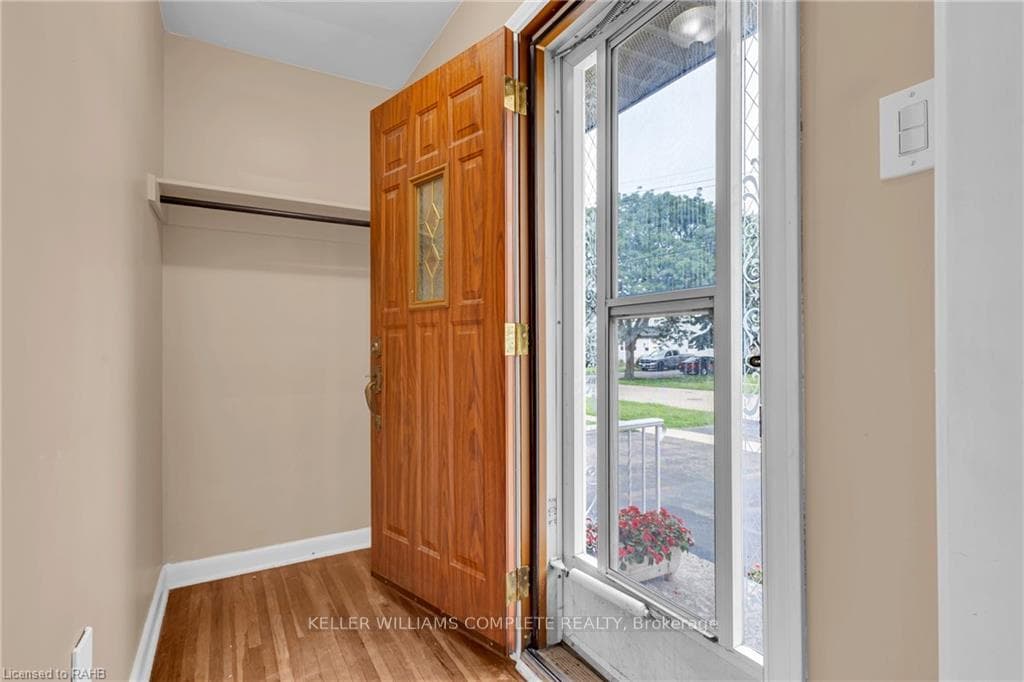 9 Airdrie Avenue photo 7