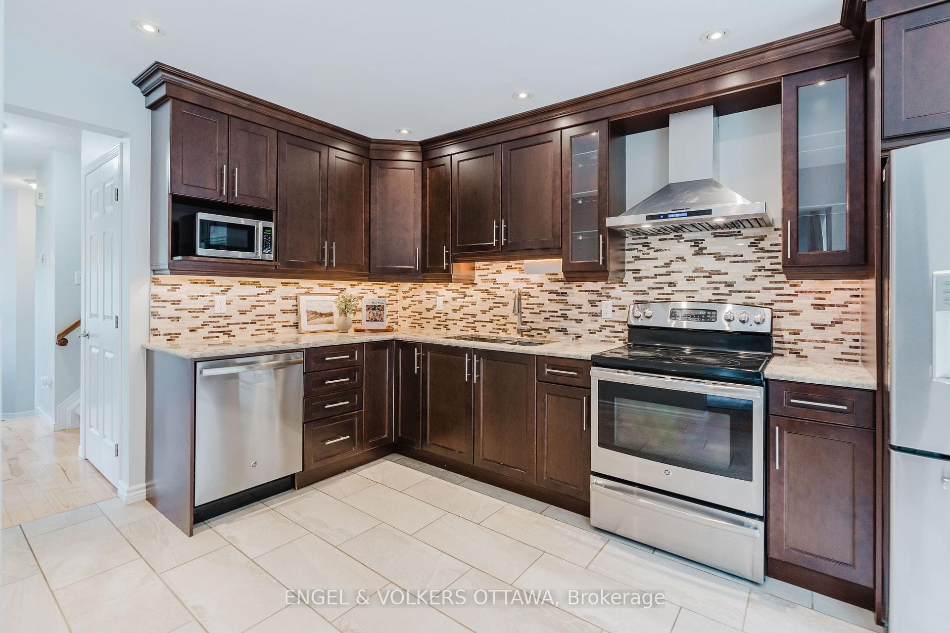 77 Whalings Circle photo 13