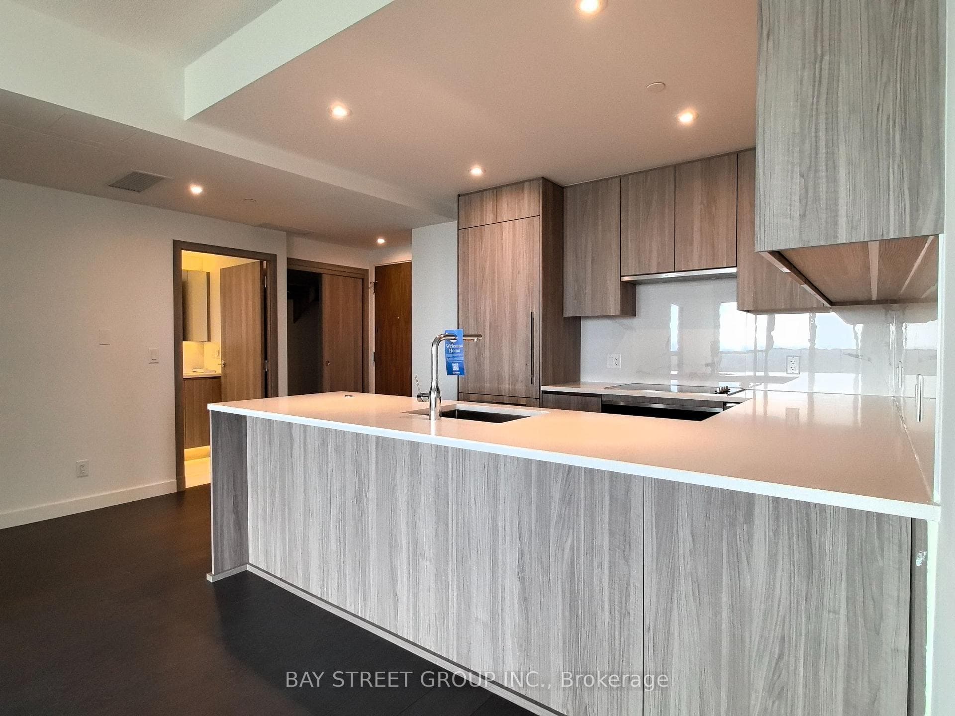 27 Mcmahon Drive Unit 2702 photo 8