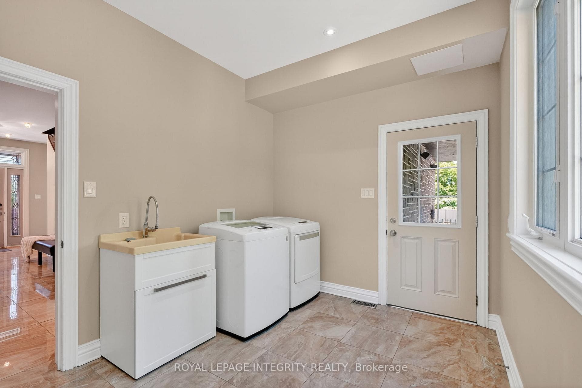 Main - Laundry room