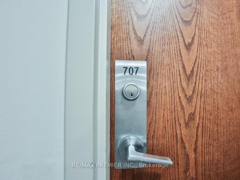 2772 Keele Street Unit 707 photo 5