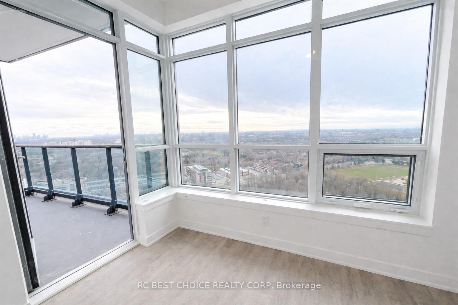 30 Upper Mall Way Unit A2602 photo 3