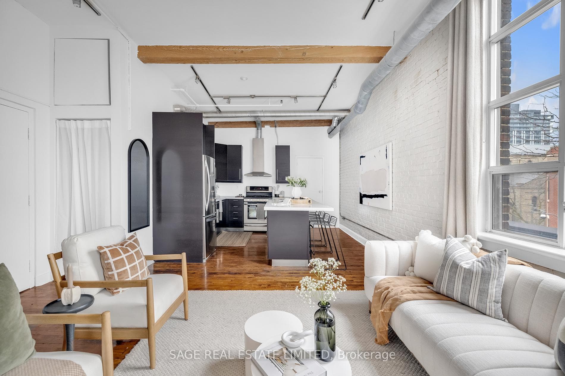 426 Queen Street Unit 303 photo 4