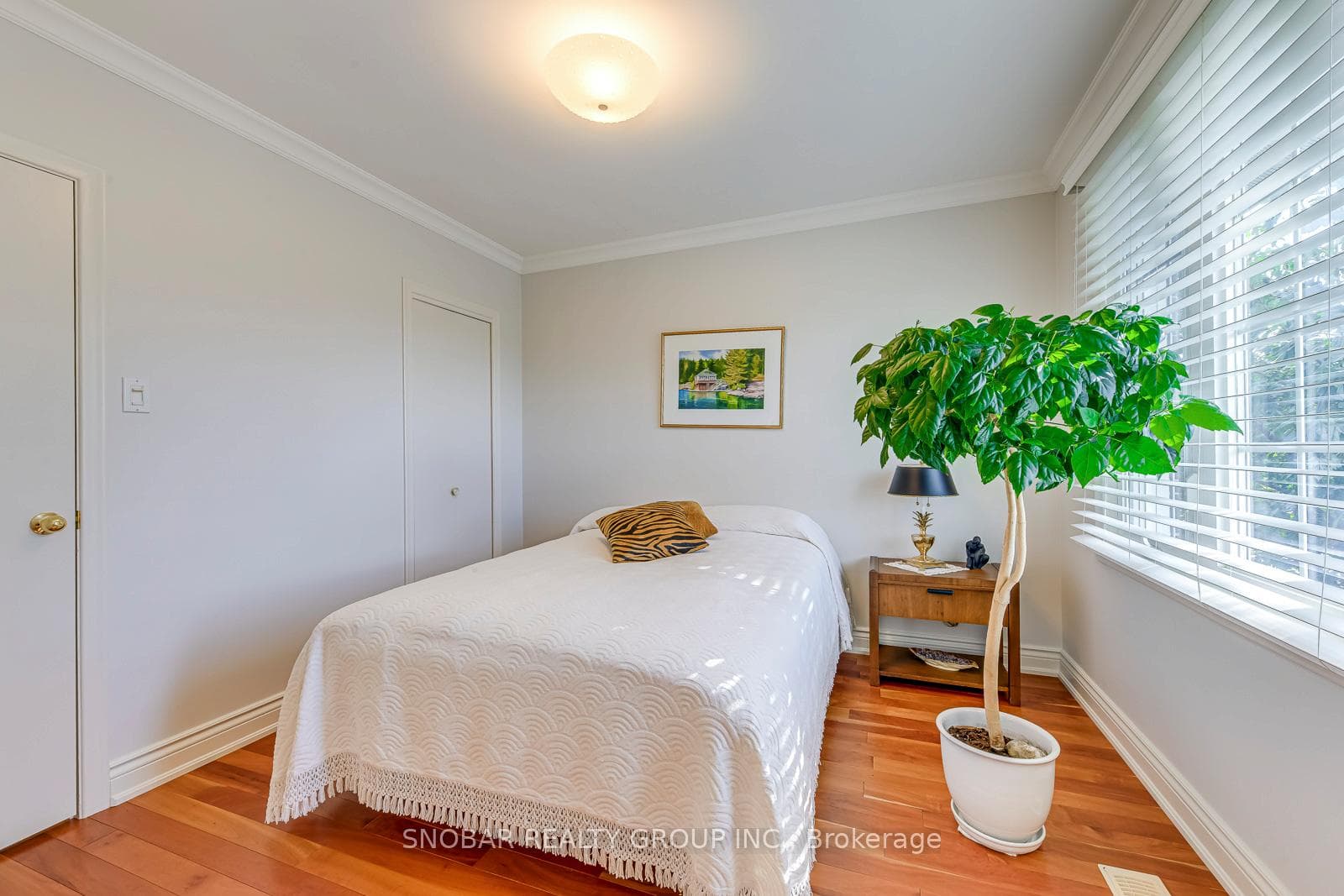 232 La Rose Avenue photo 15