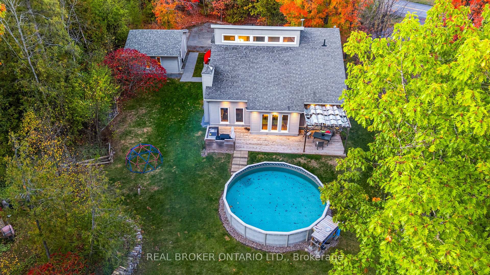 967 Upper Dwyer Hill Road photo 42