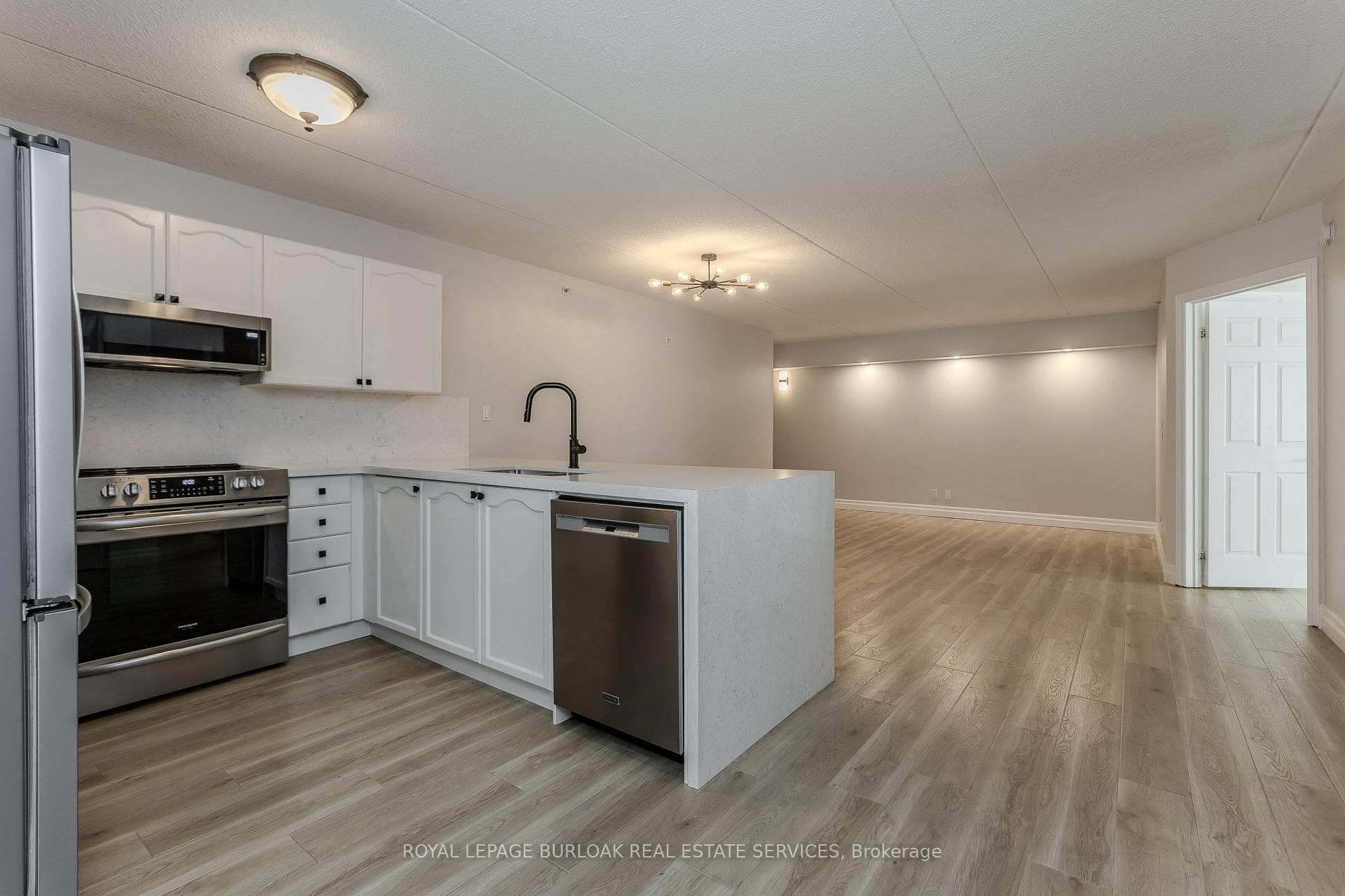 2035 Appleby Line Unit 101 photo 5