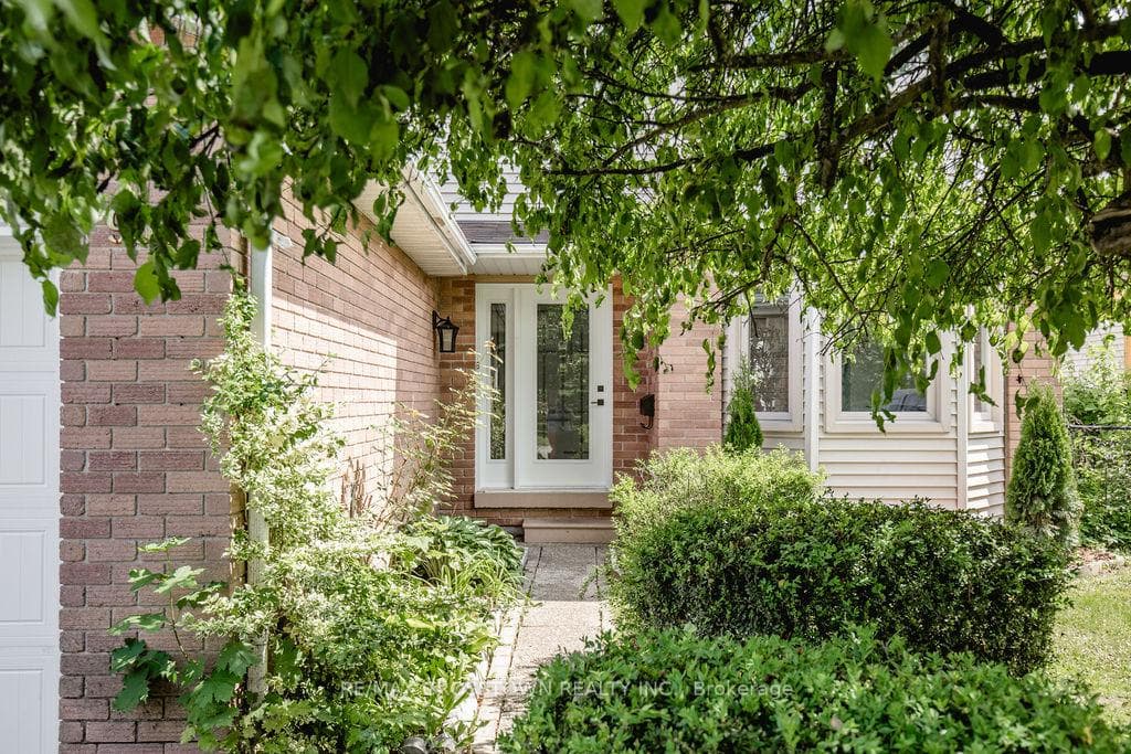 987 Garden Avenue photo 3