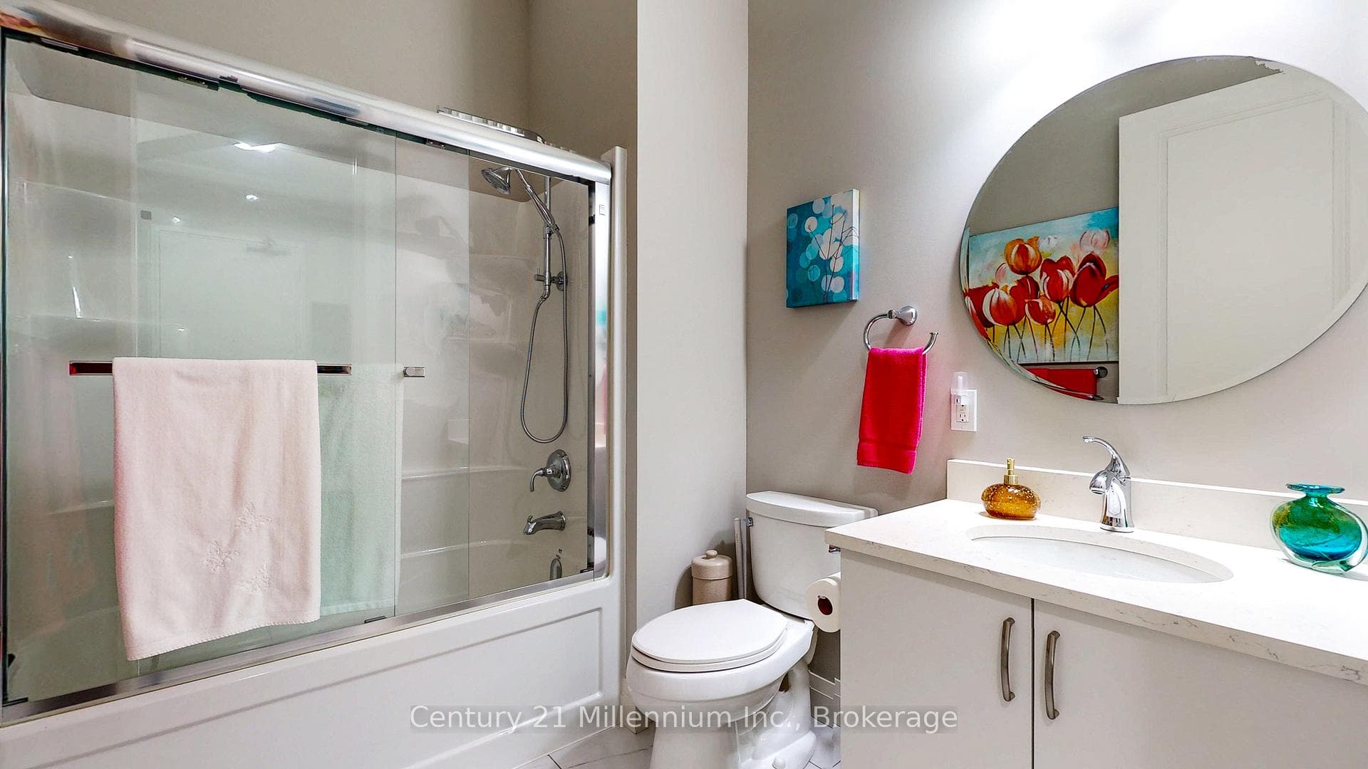 4 piece guest washroom with tub/shower