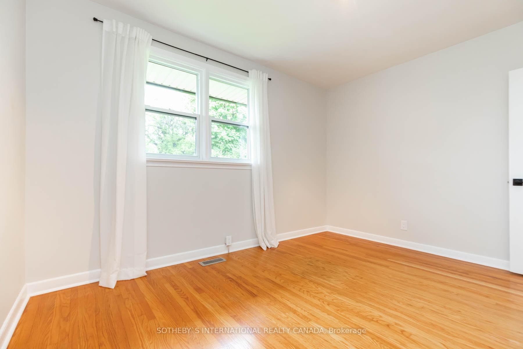 4 Ixworth Road photo 19