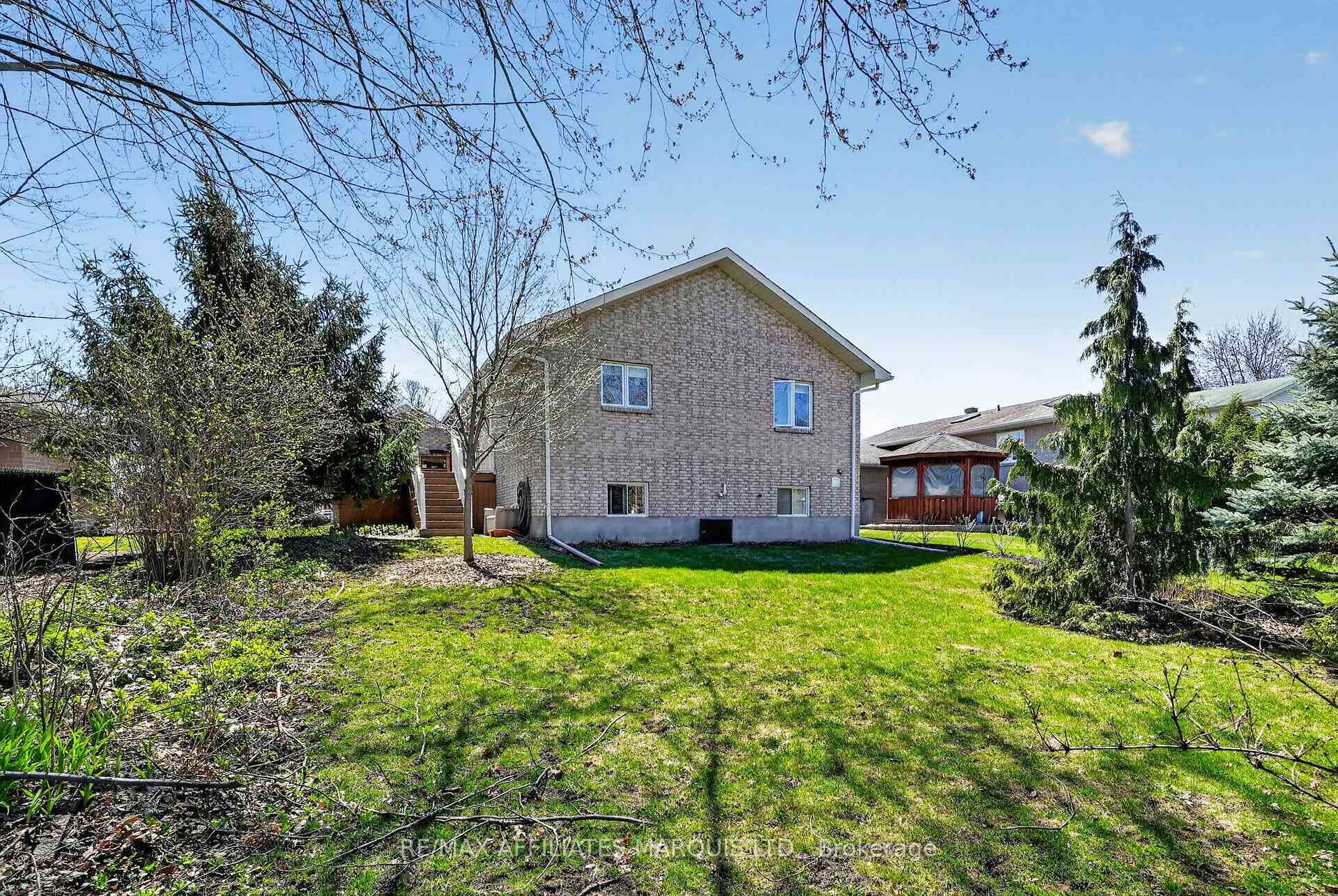 576 Jo-Anne Crescent photo 37