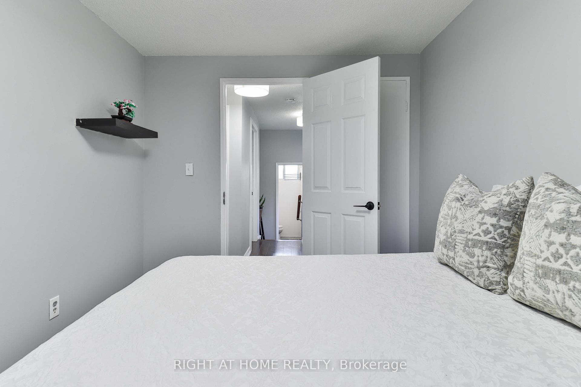 55 Collinsgrove Road Unit 255 photo 23