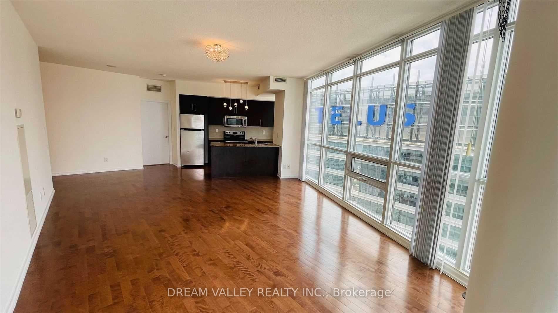 65 Bremner Boulevard Unit 3908 photo 8