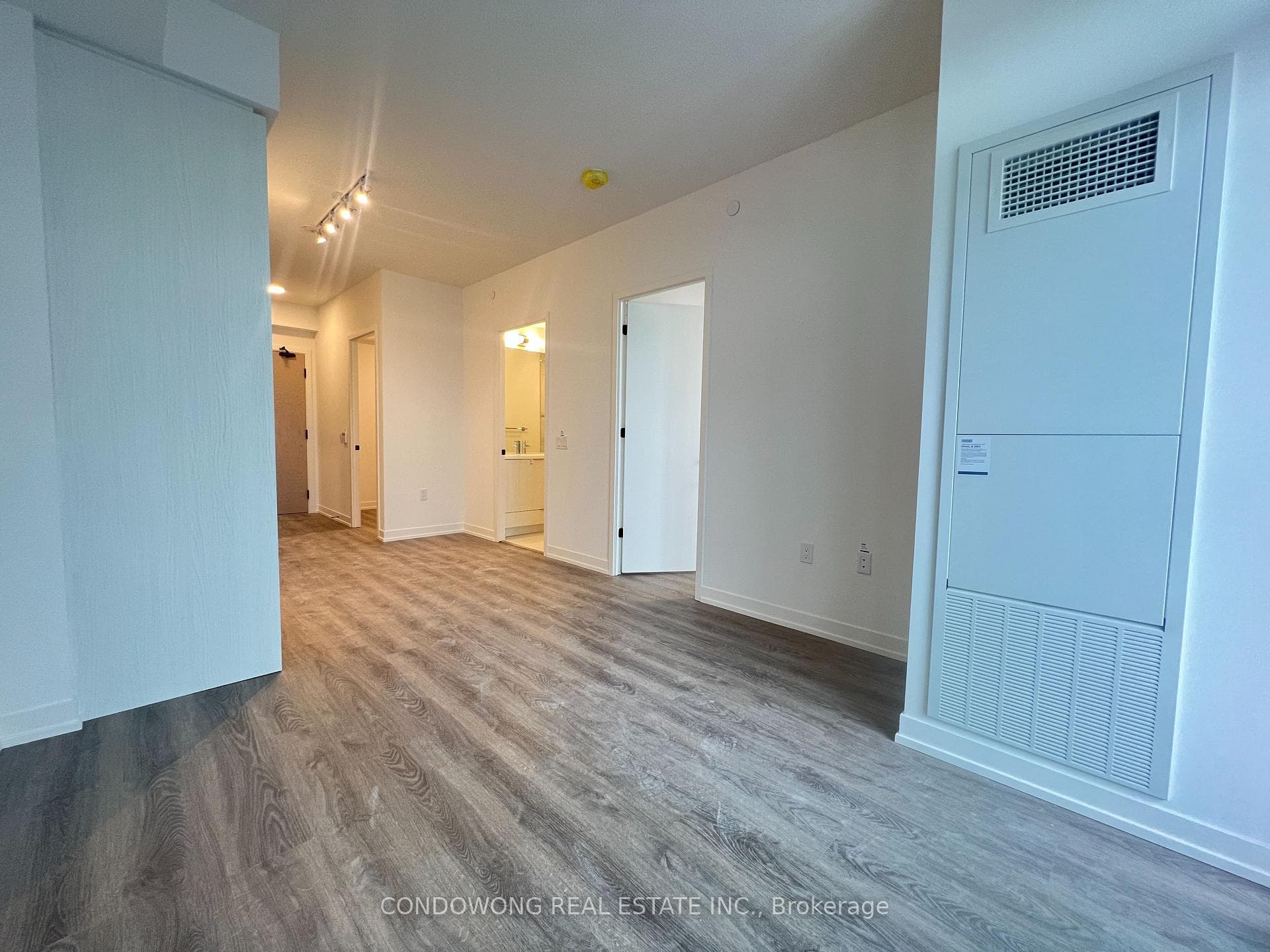 8 Interchange Way Unit 2210 photo 11