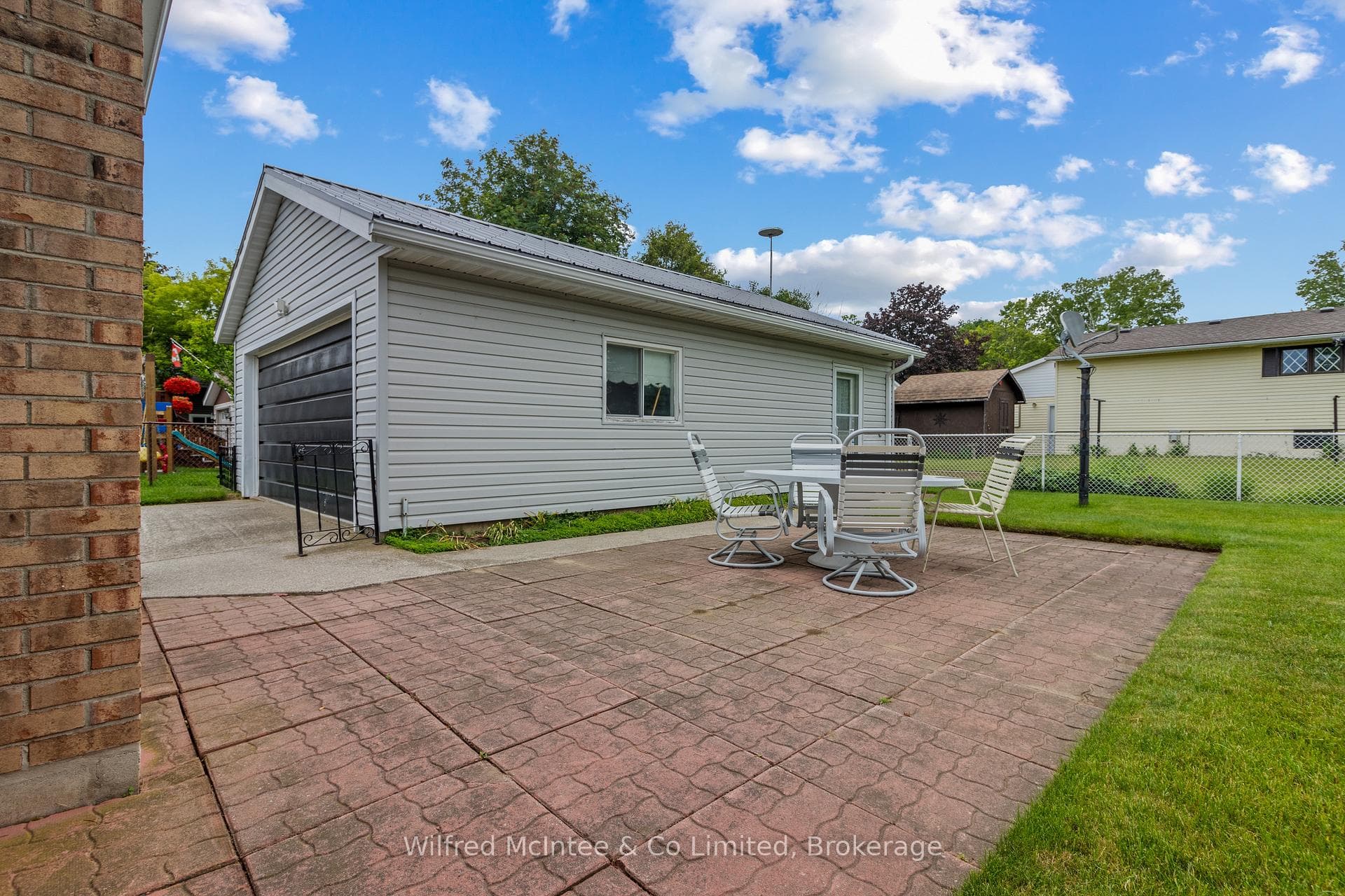 455 Bruce Street photo 5