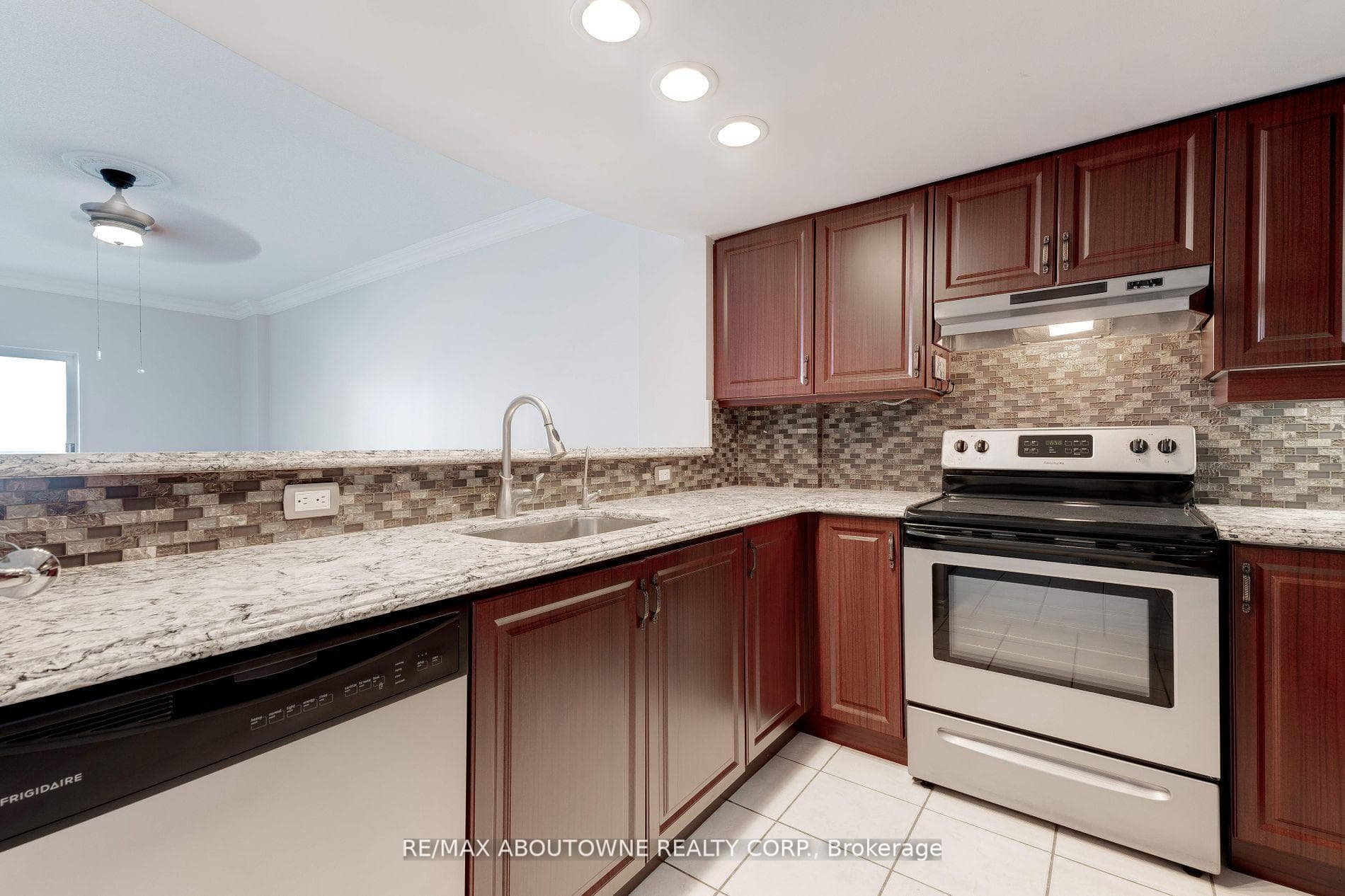 5194 Lakeshore Road Unit 305 photo 8