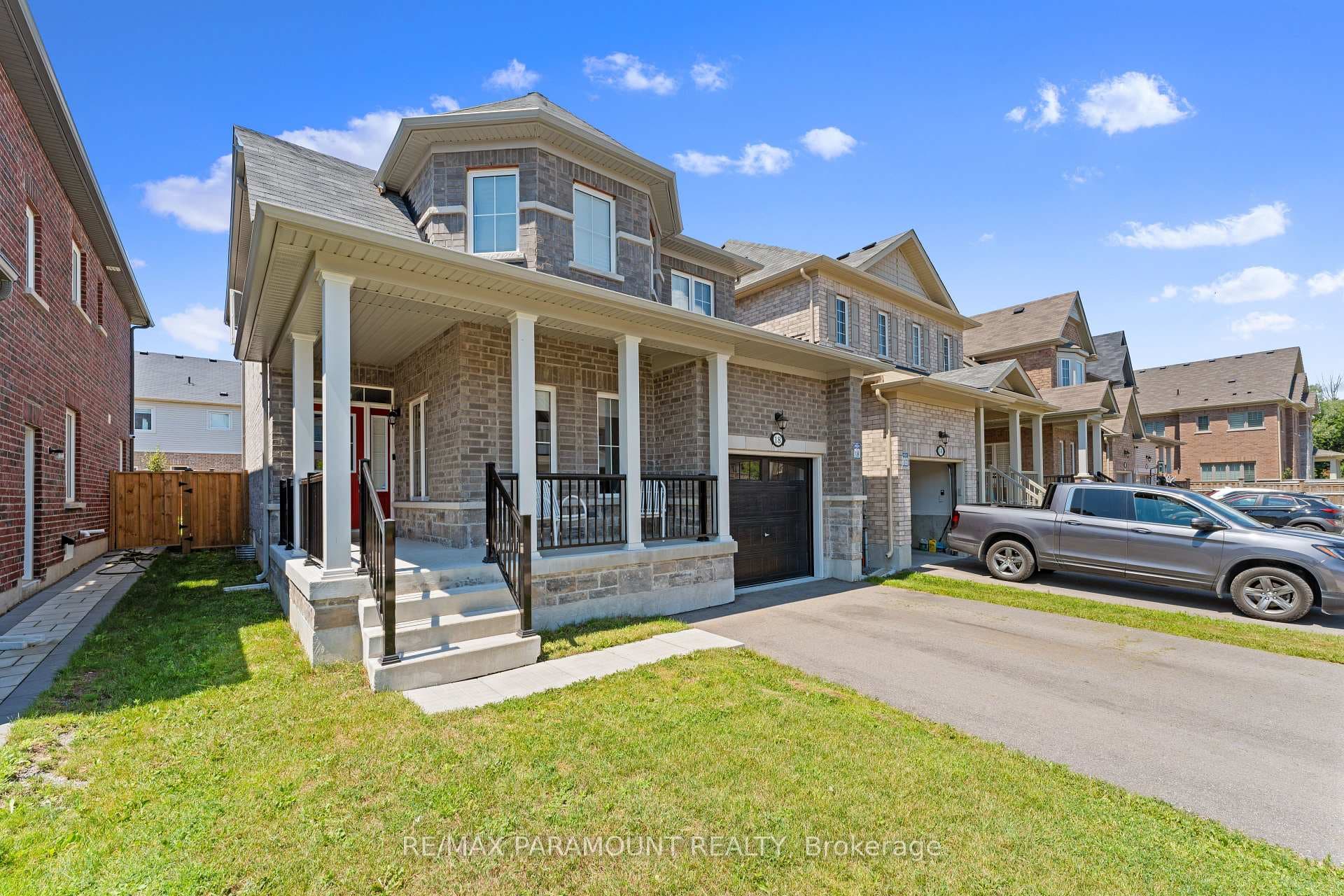 18 Tait Crescent photo 2