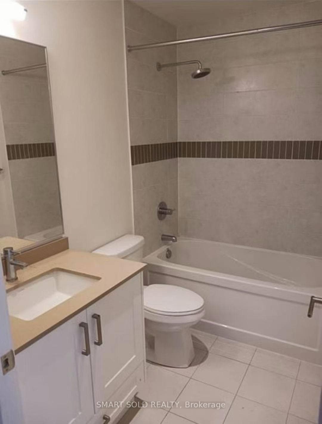 99 John Street Unit 403 photo 2