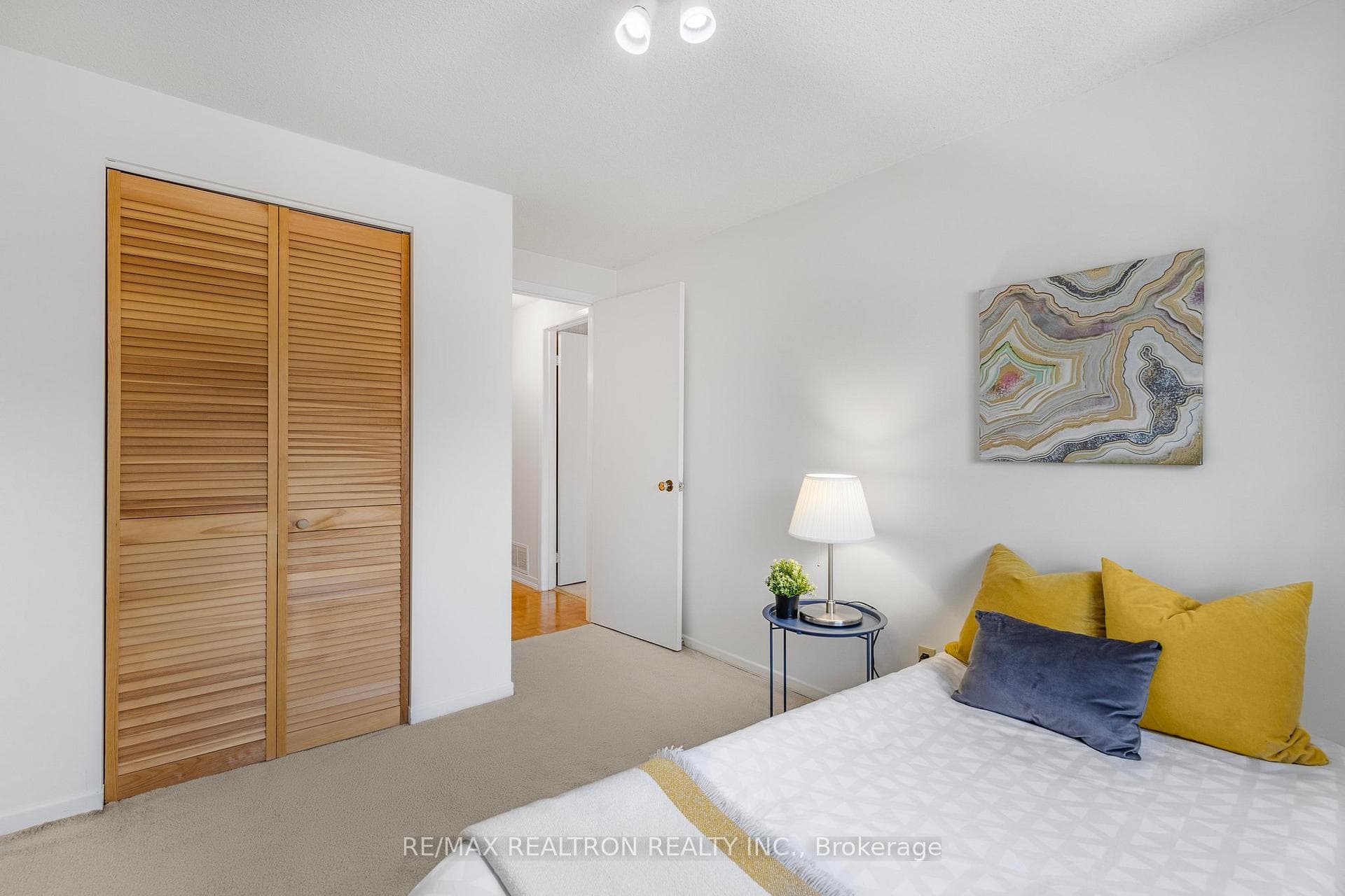260 Avenue Road Unit 27 photo 25