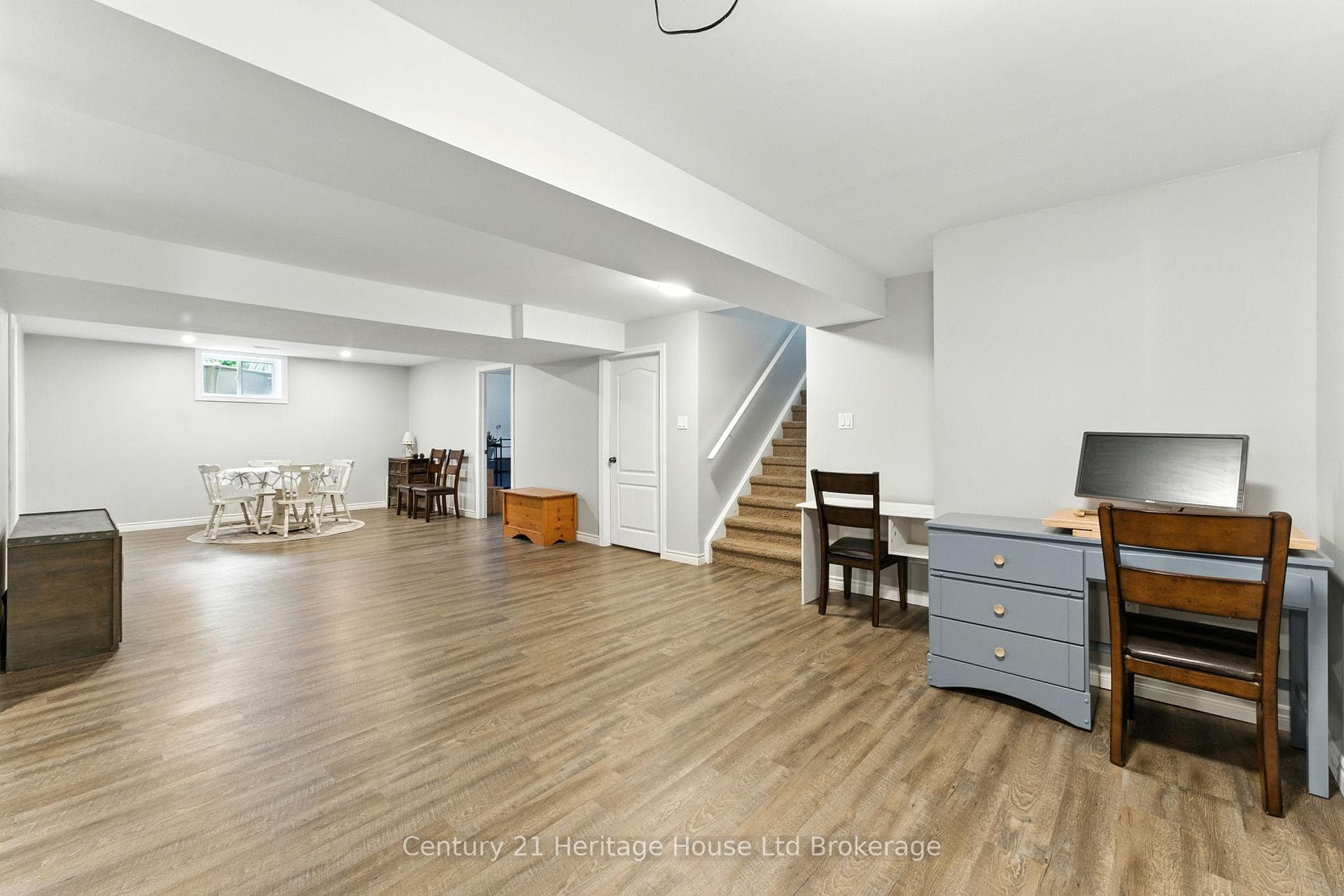 107 Applewood Street photo 4