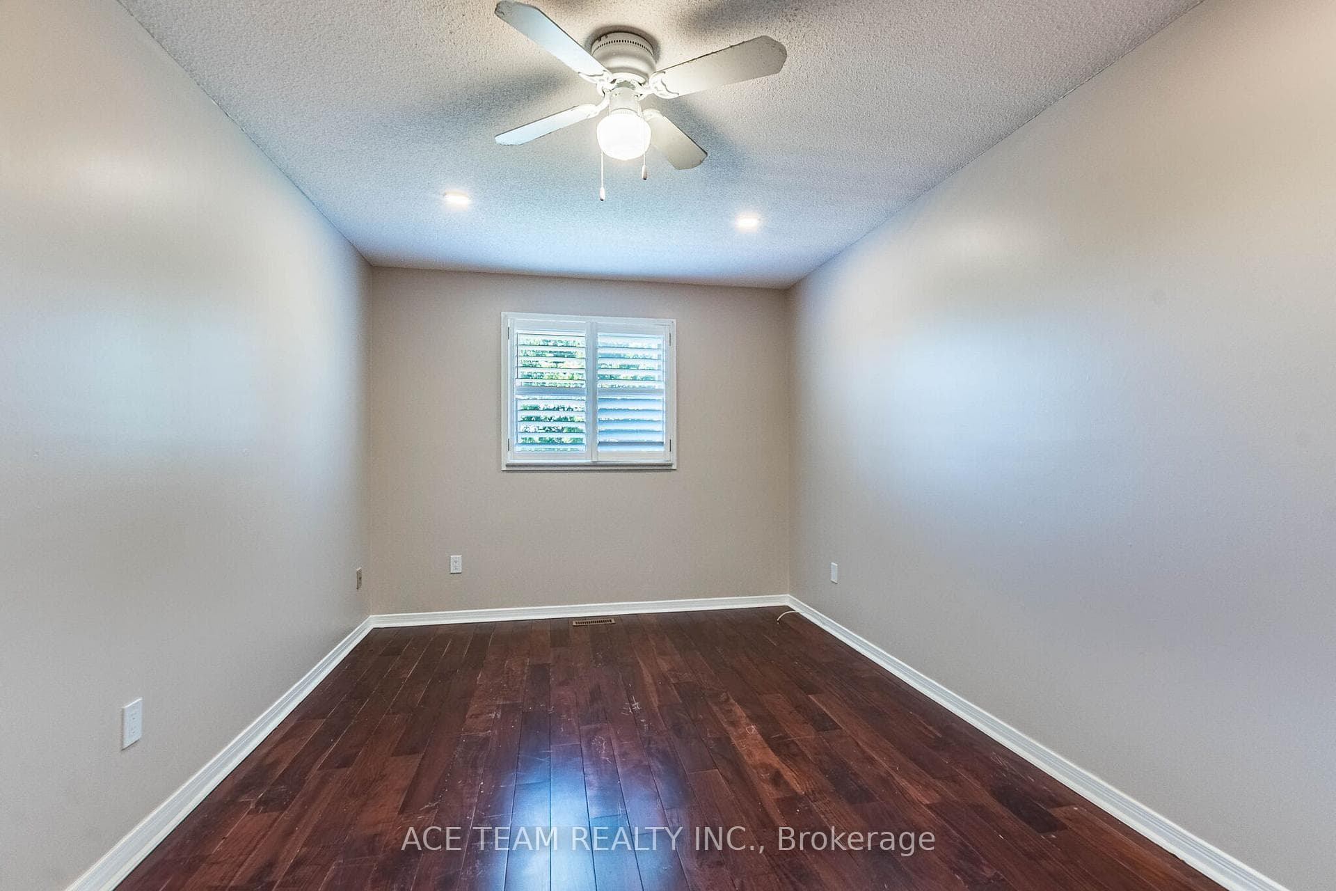 5740 Invergordon Lane photo 36