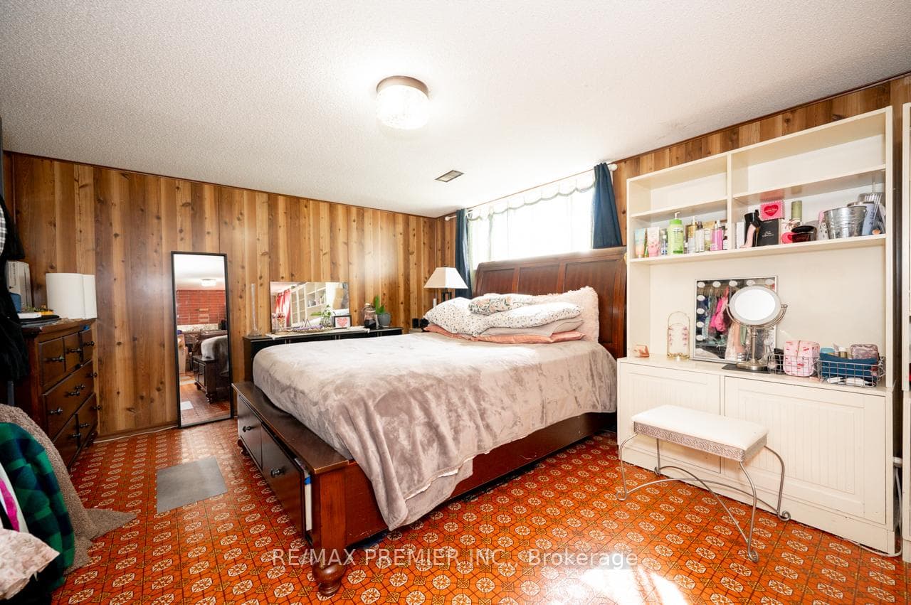 37 Patricia Avenue photo 31
