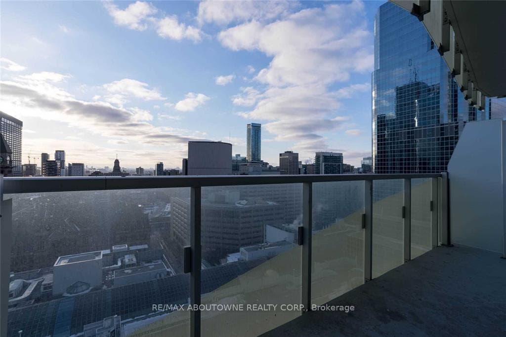 197 Yonge Street Unit 1811 photo 26