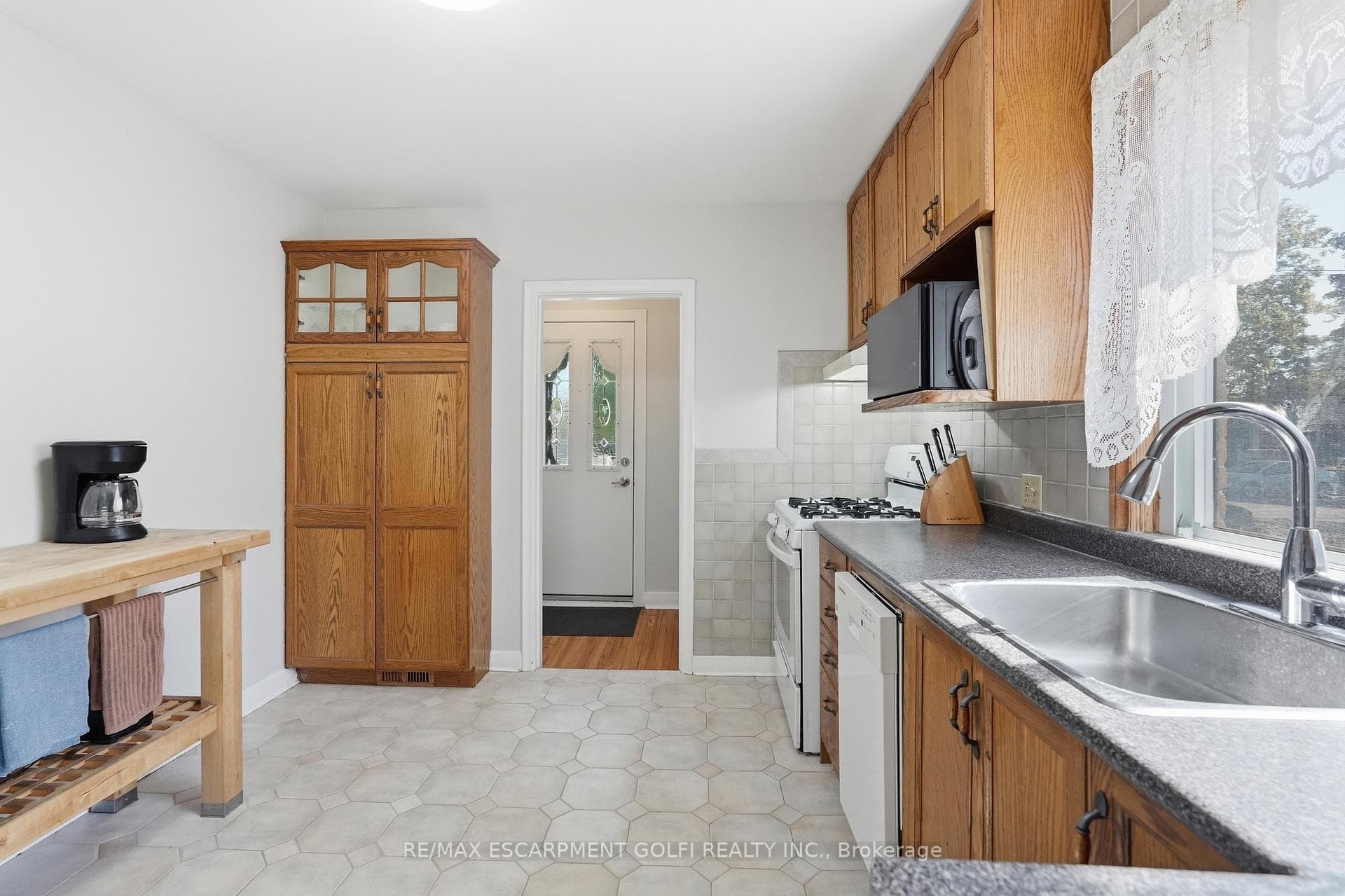764 Brucedale Avenue photo 10