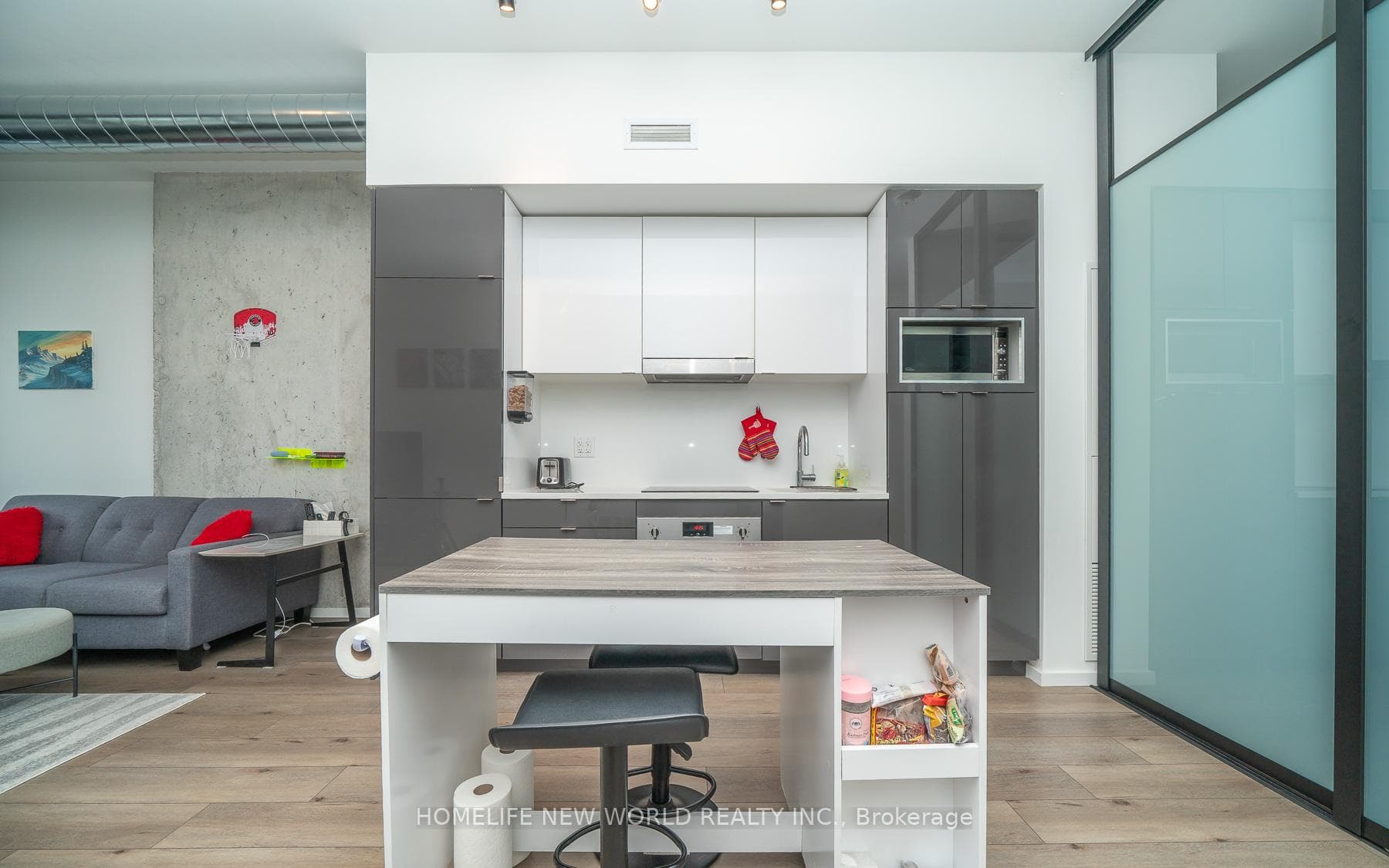 21 Lawren Harris Square Unit PH09 photo 6