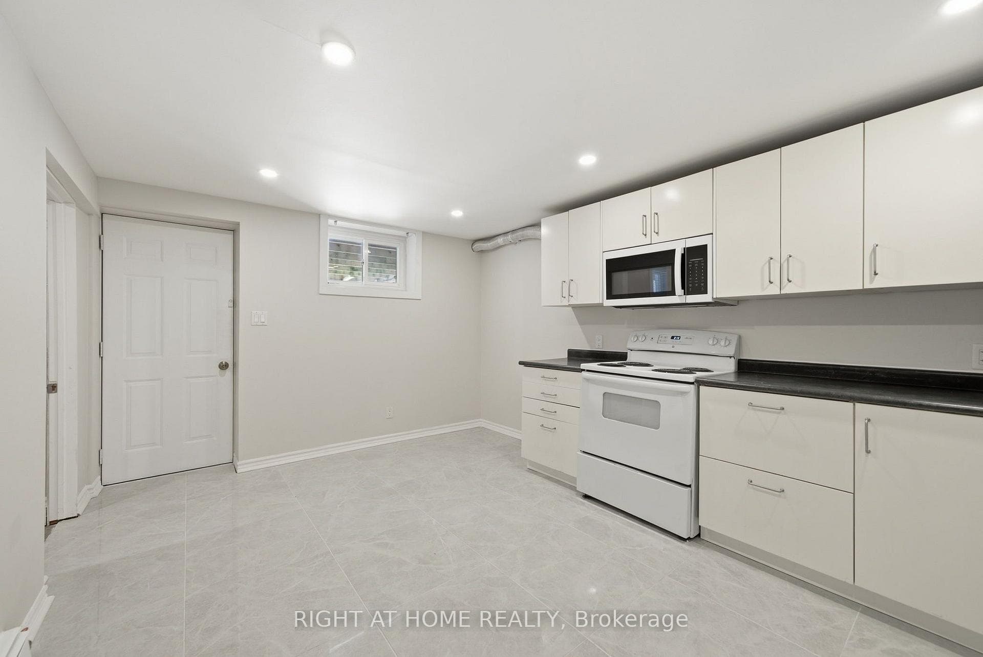 708 Carnegie Avenue photo 16