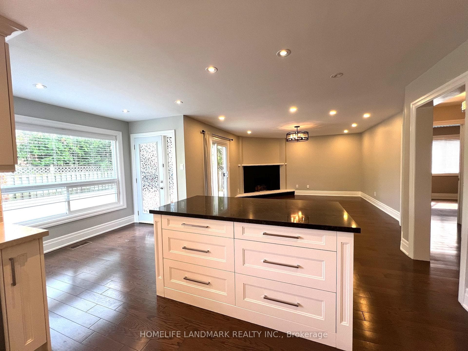 2998 Kingsway Drive photo 5