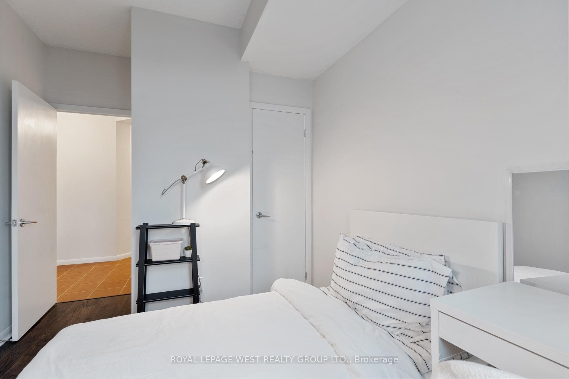 219 Fort York Boulevard Unit 703 photo 17