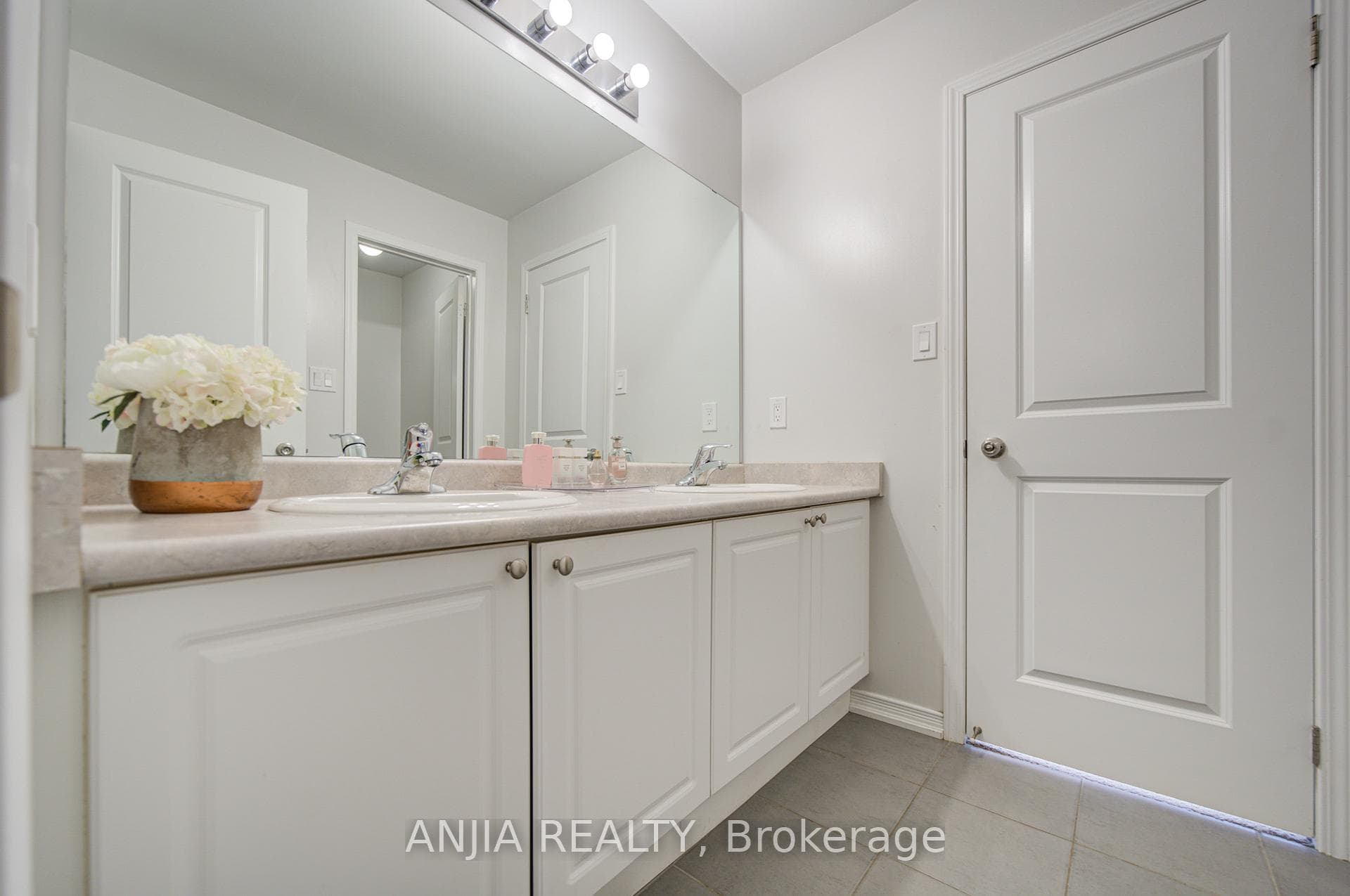 56 Stockell Crescent photo 33