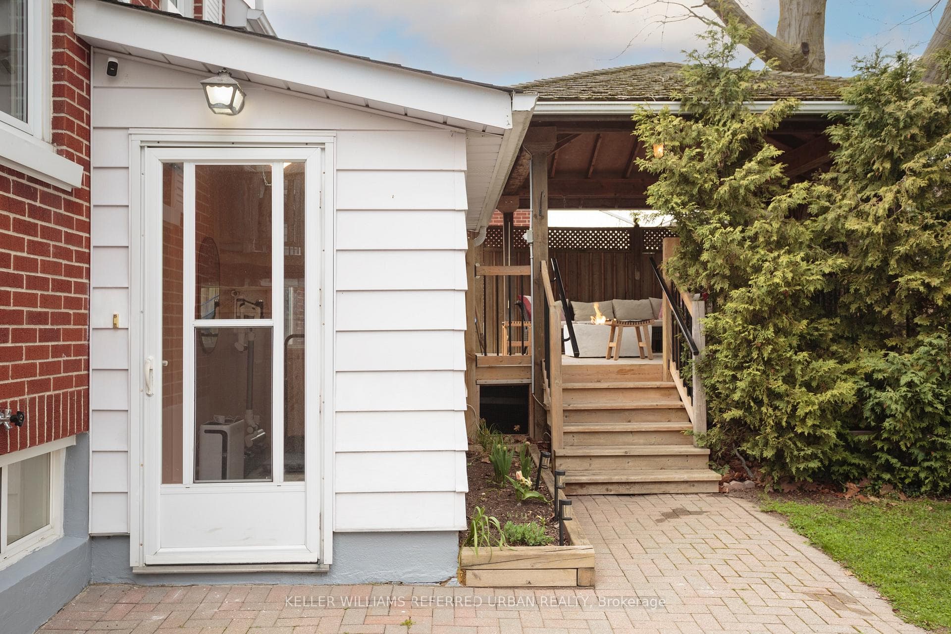115 Fernhill Boulevard photo 30