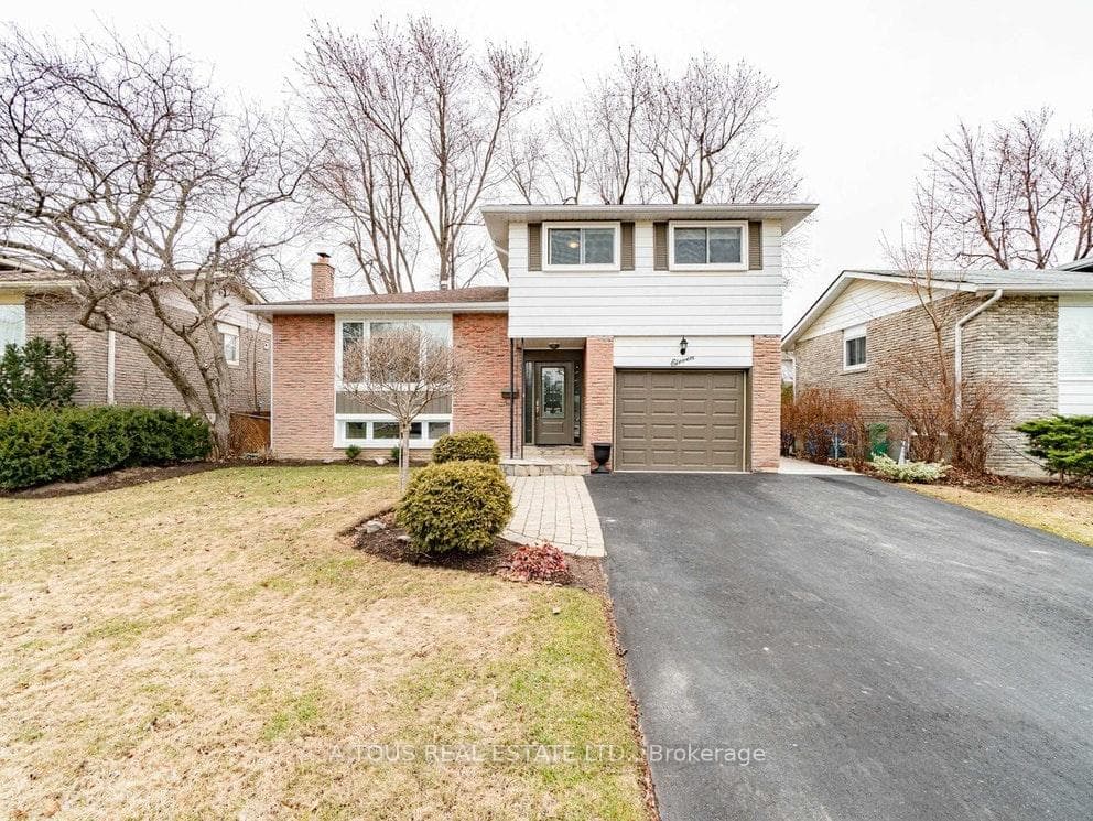 11 Edwin Drive photo 4