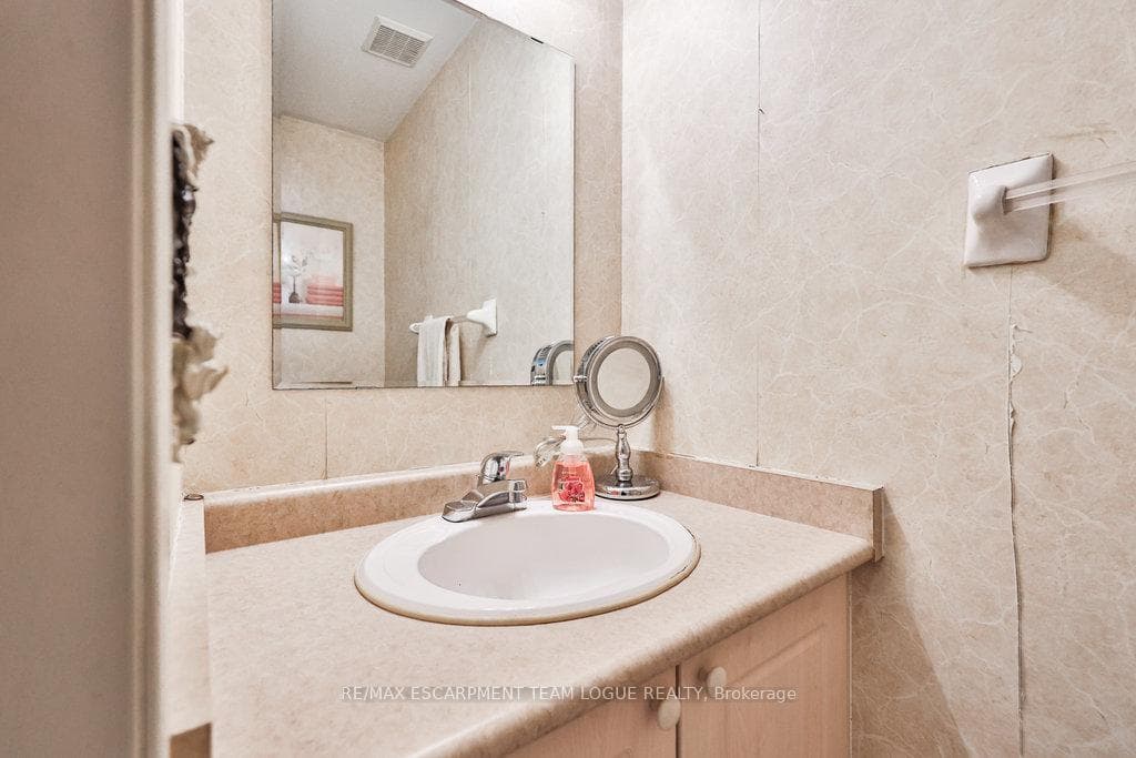 12 King William Court photo 16