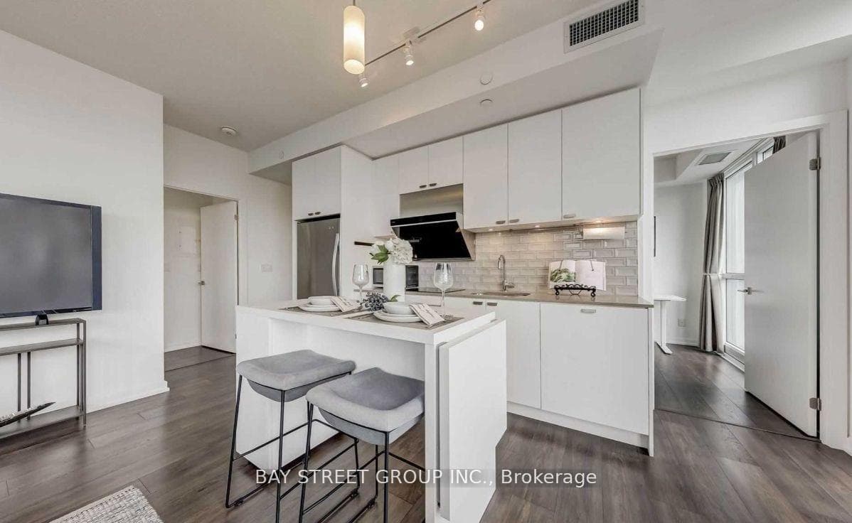 56 Forest Manor Road Unit 1102 photo 13